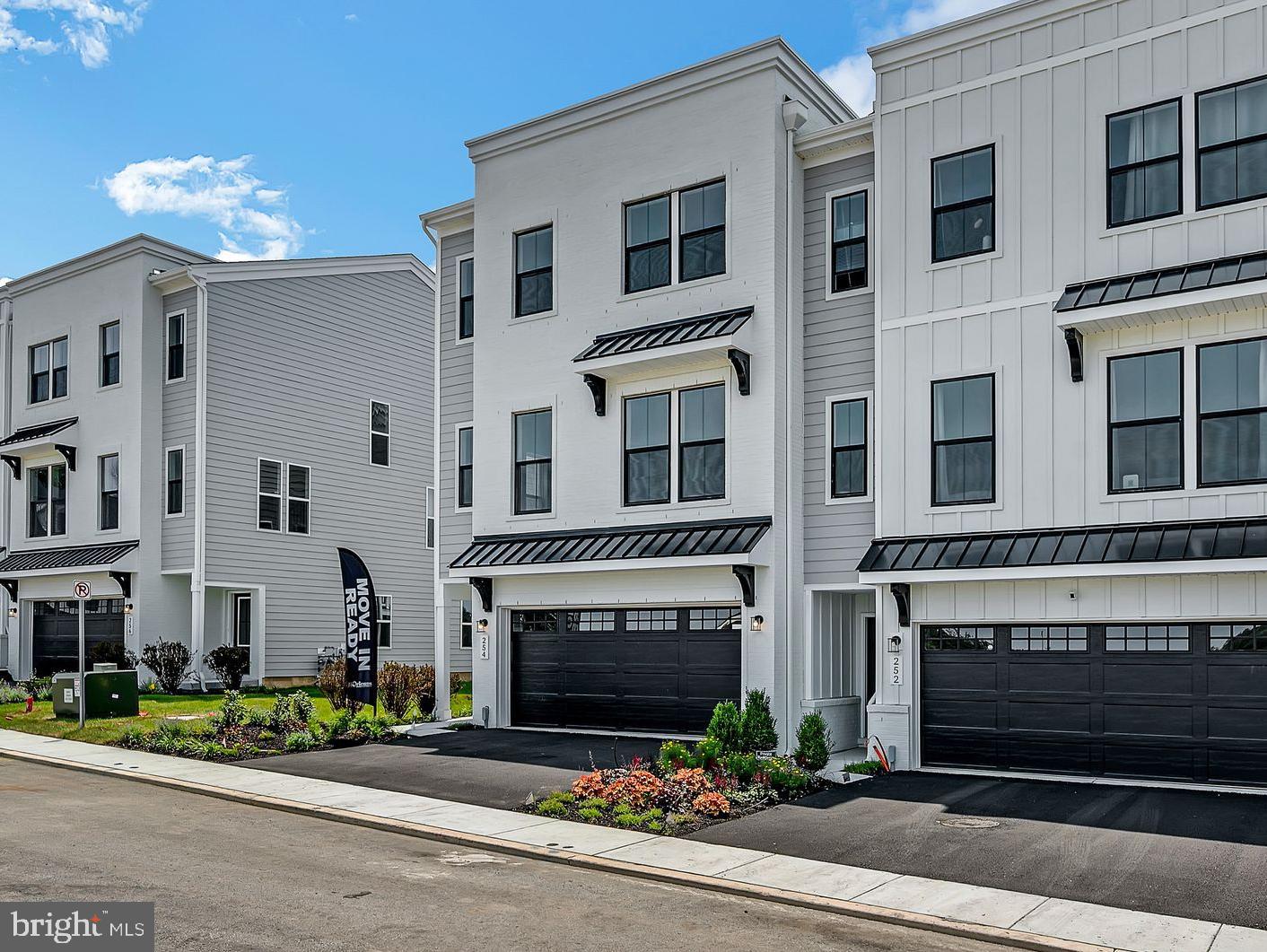 254 RIVER TRAIL CIRCLE