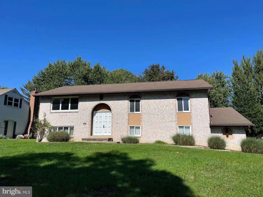 Photo of 279 WILLOW DELL LN, LEOLA, PA 17540 (MLS # PALA2042278)