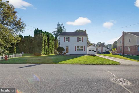 Photo of 115 Redwood Drive, LANCASTER, PA 17603 (MLS # PALA2078314)