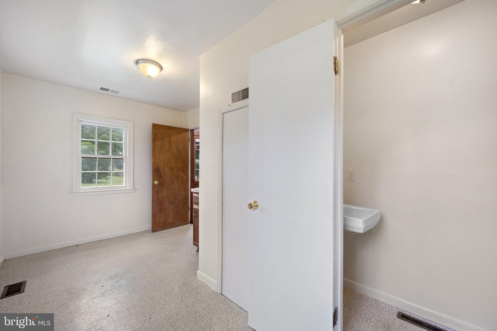 MARSHALL, VA - Commercial Lease