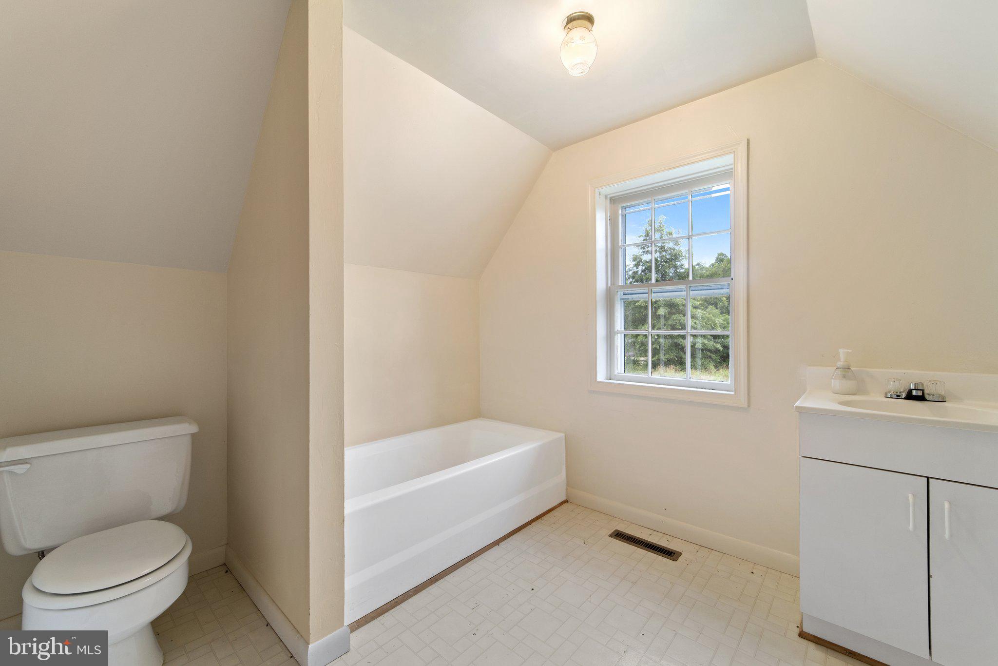 MARSHALL, VA - Commercial Lease