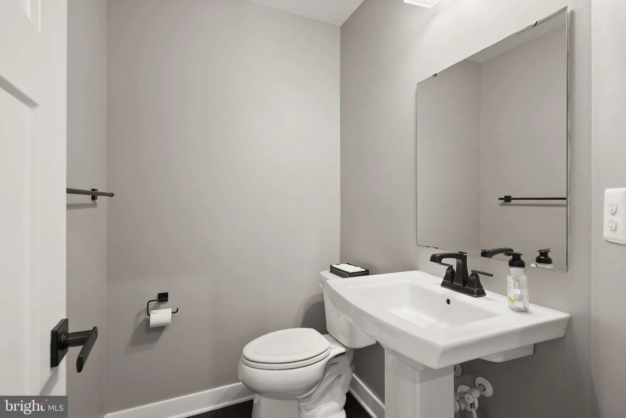 Nokesville, Virginia 20181, United States, 4 Bedrooms Bedrooms, ,4 BathroomsBathrooms,Residential,Active,203335