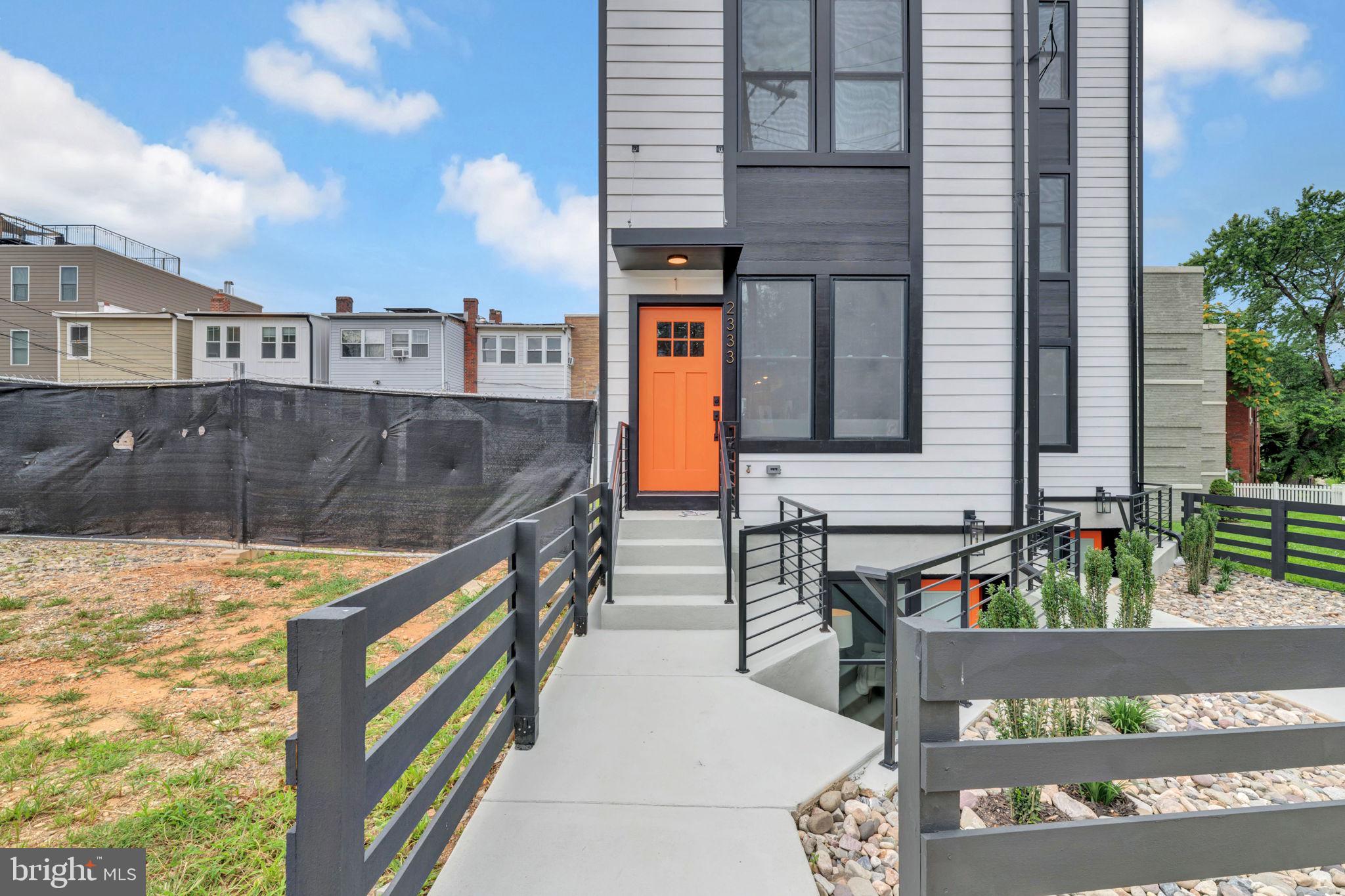 2333 FAIRLAWN AVENUE SE 1