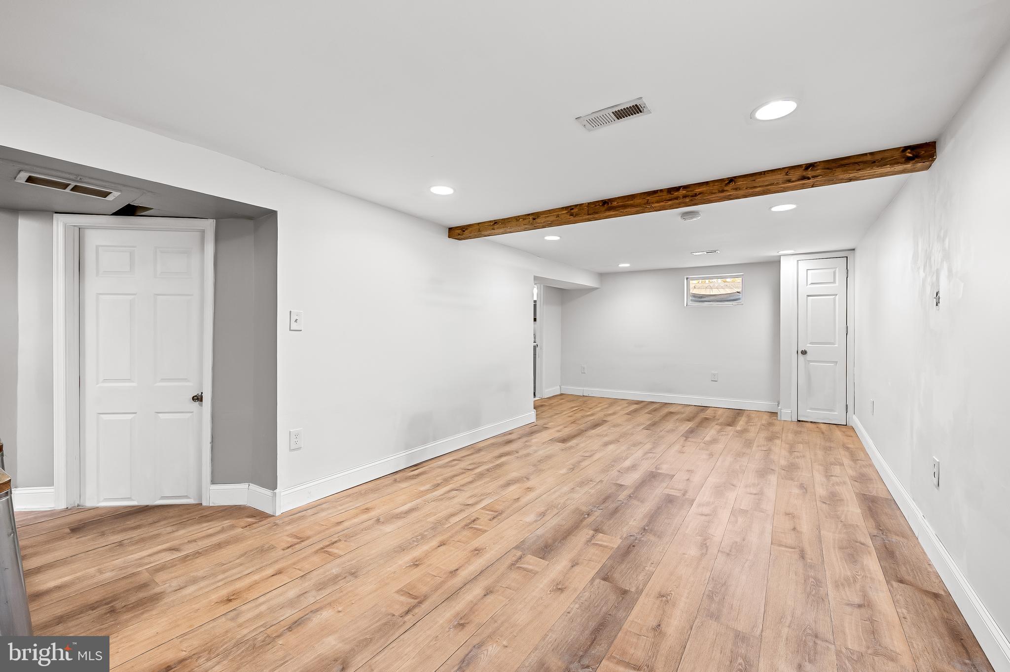 LAKE WALKER - Residential