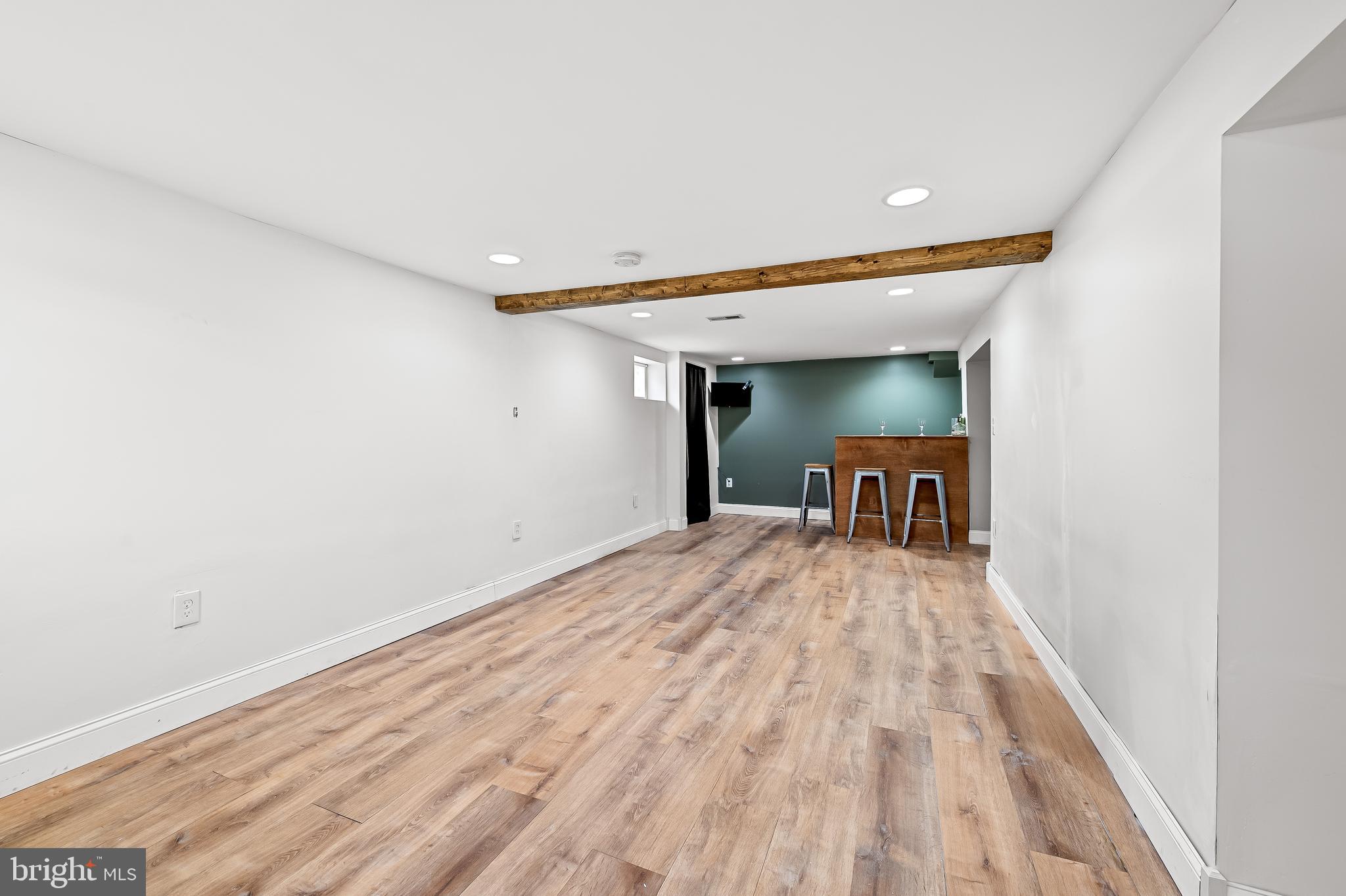 LAKE WALKER - Residential