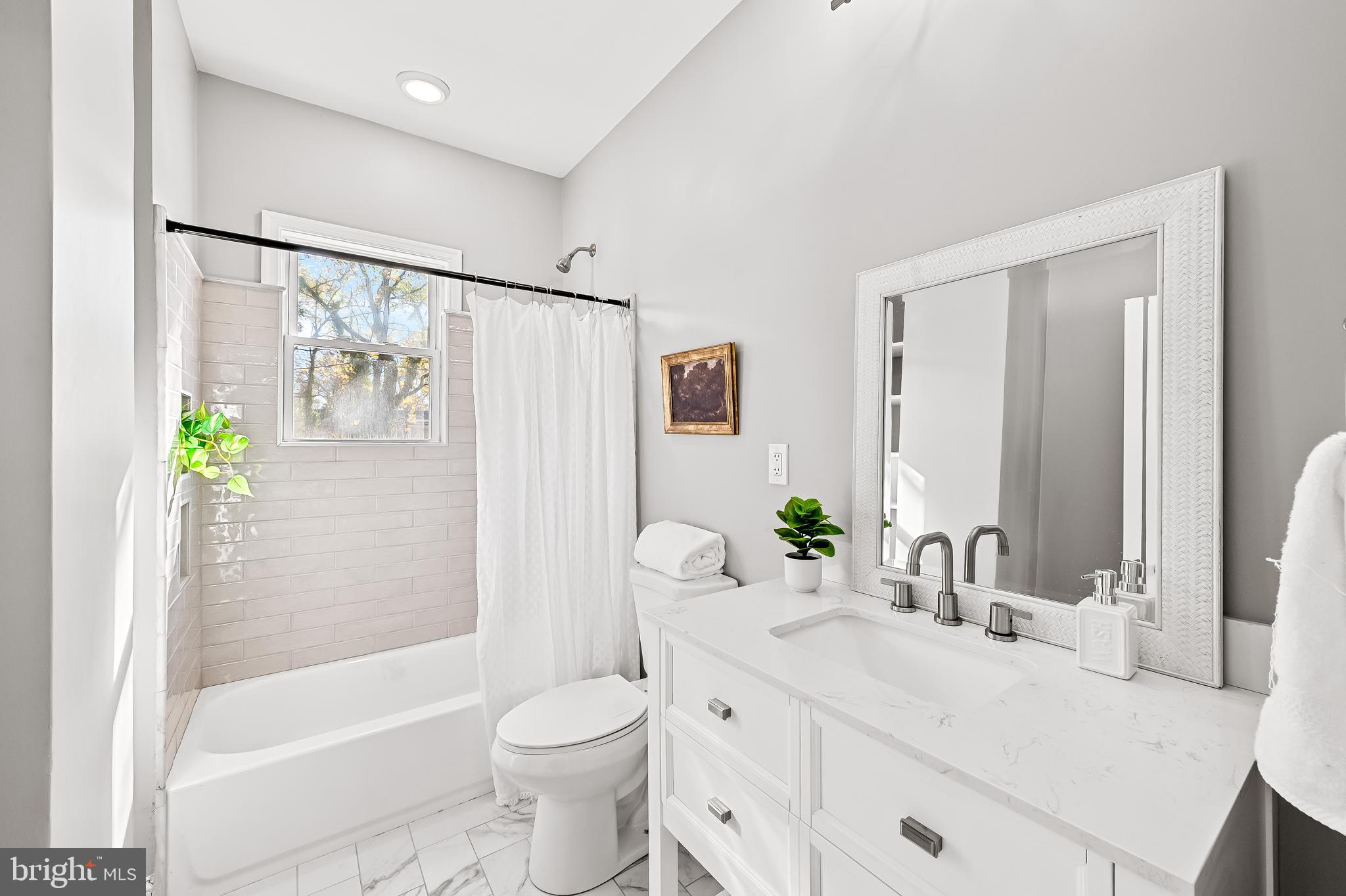 LAKE WALKER - Residential