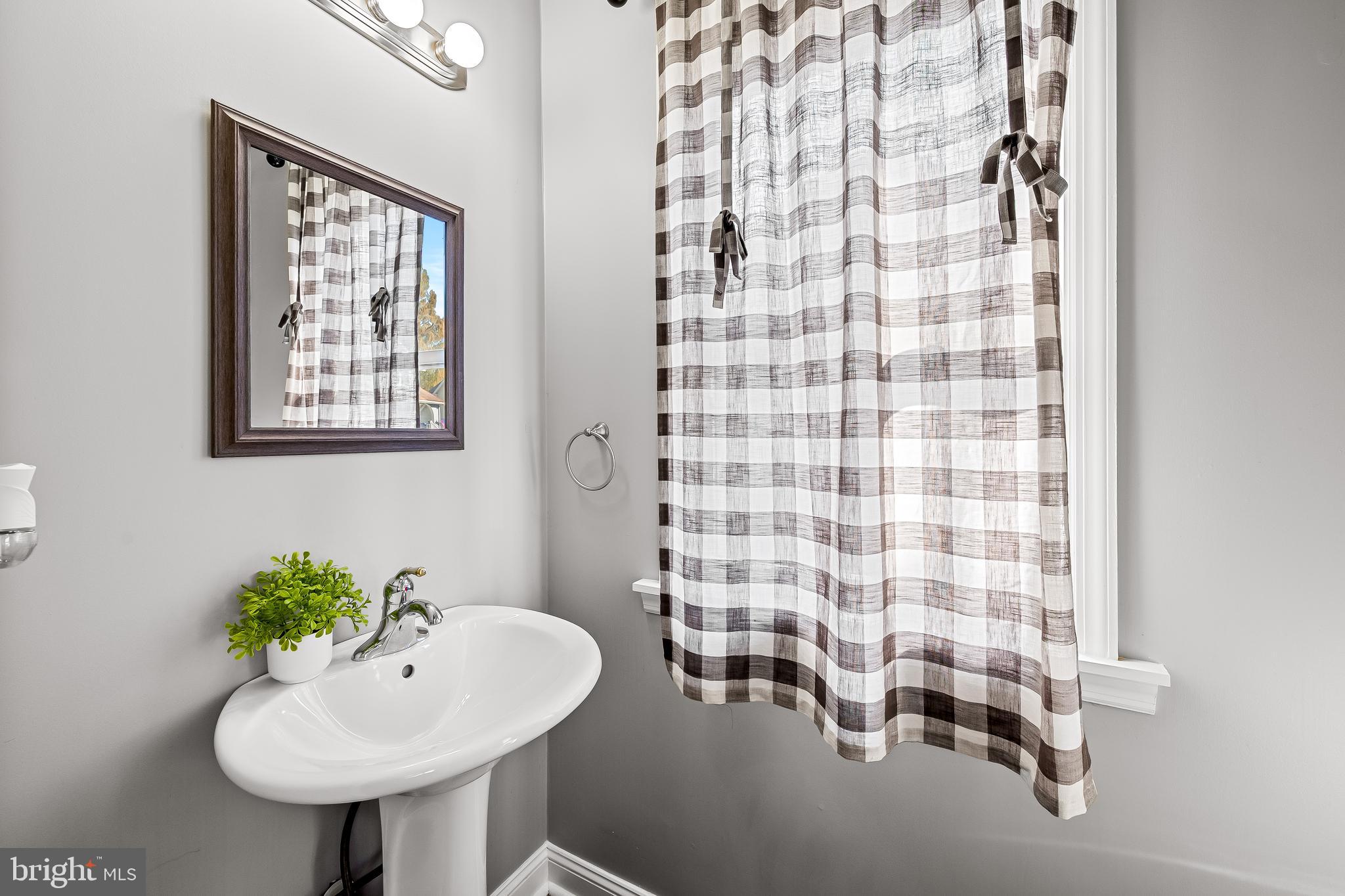 LAKE WALKER - Residential