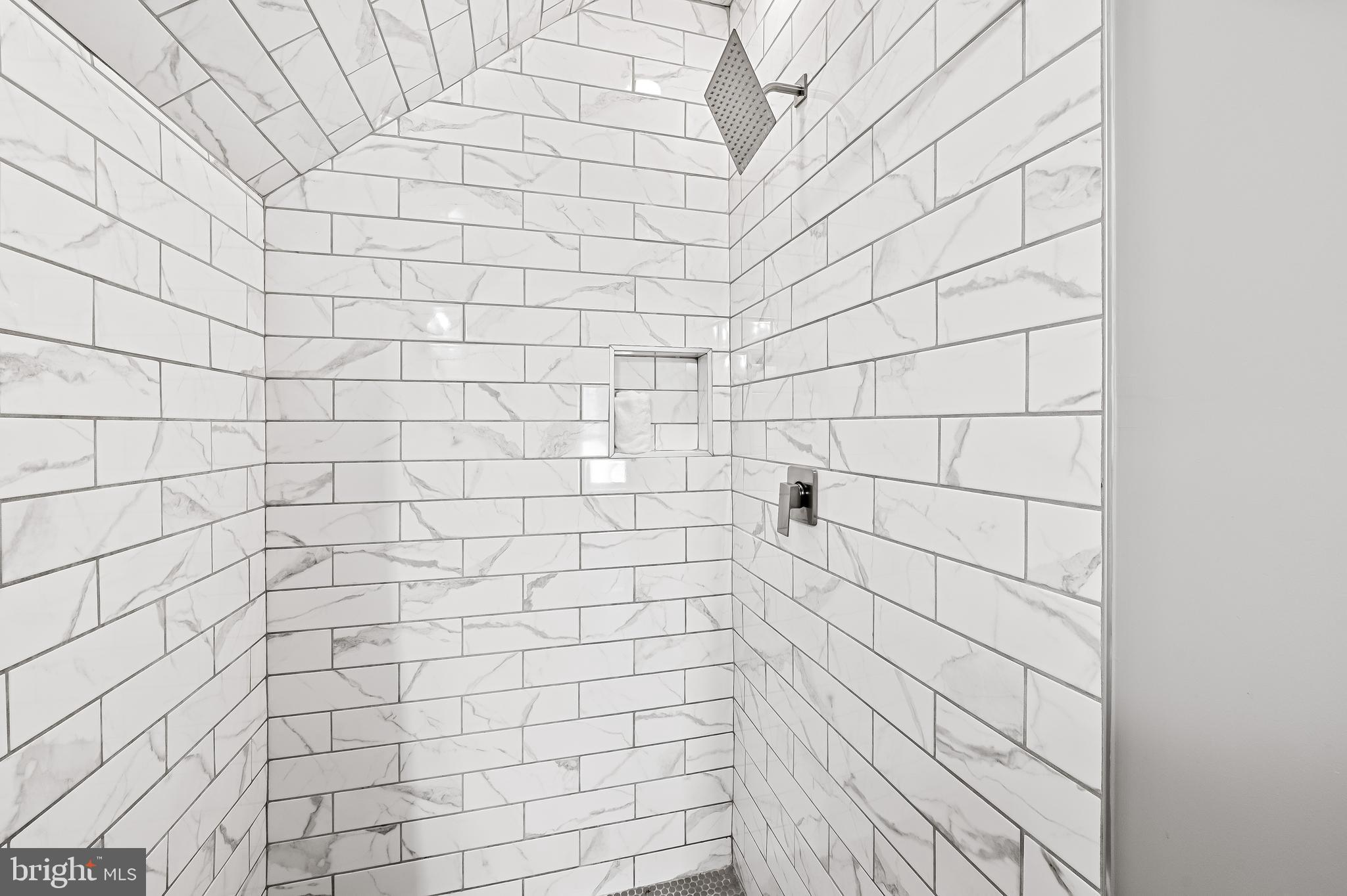 LAKE WALKER - Residential