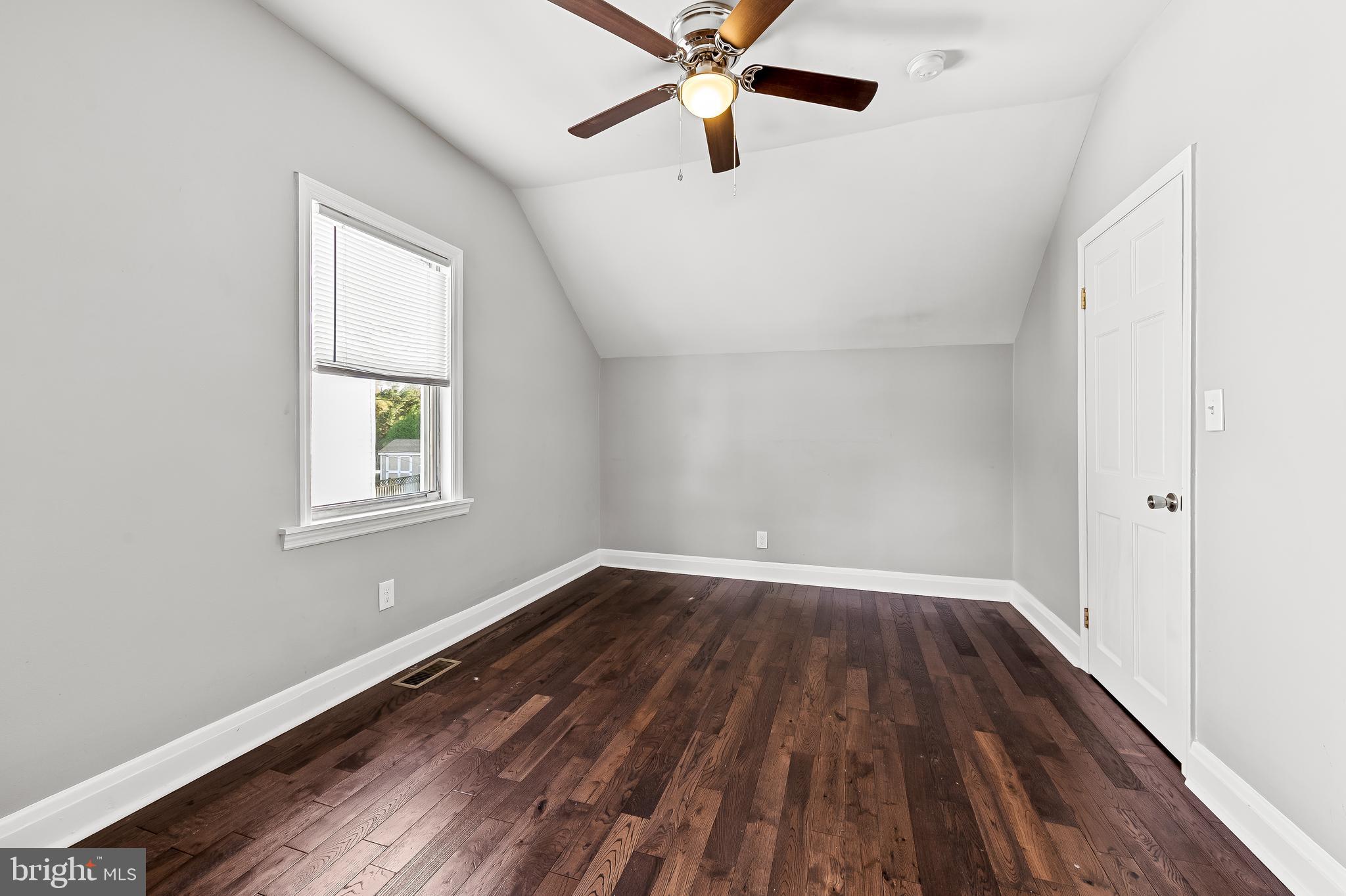 LAKE WALKER - Residential