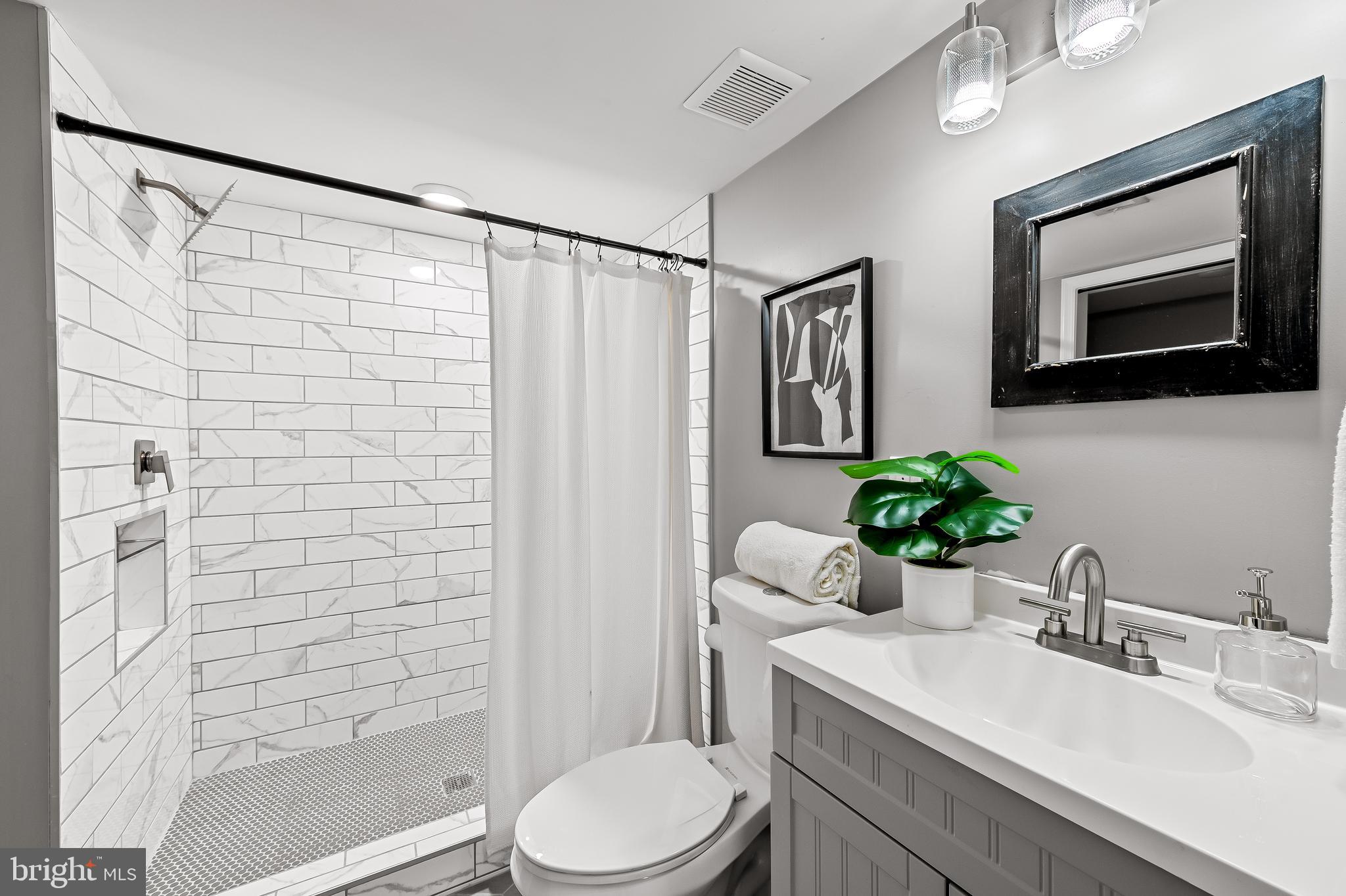 LAKE WALKER - Residential