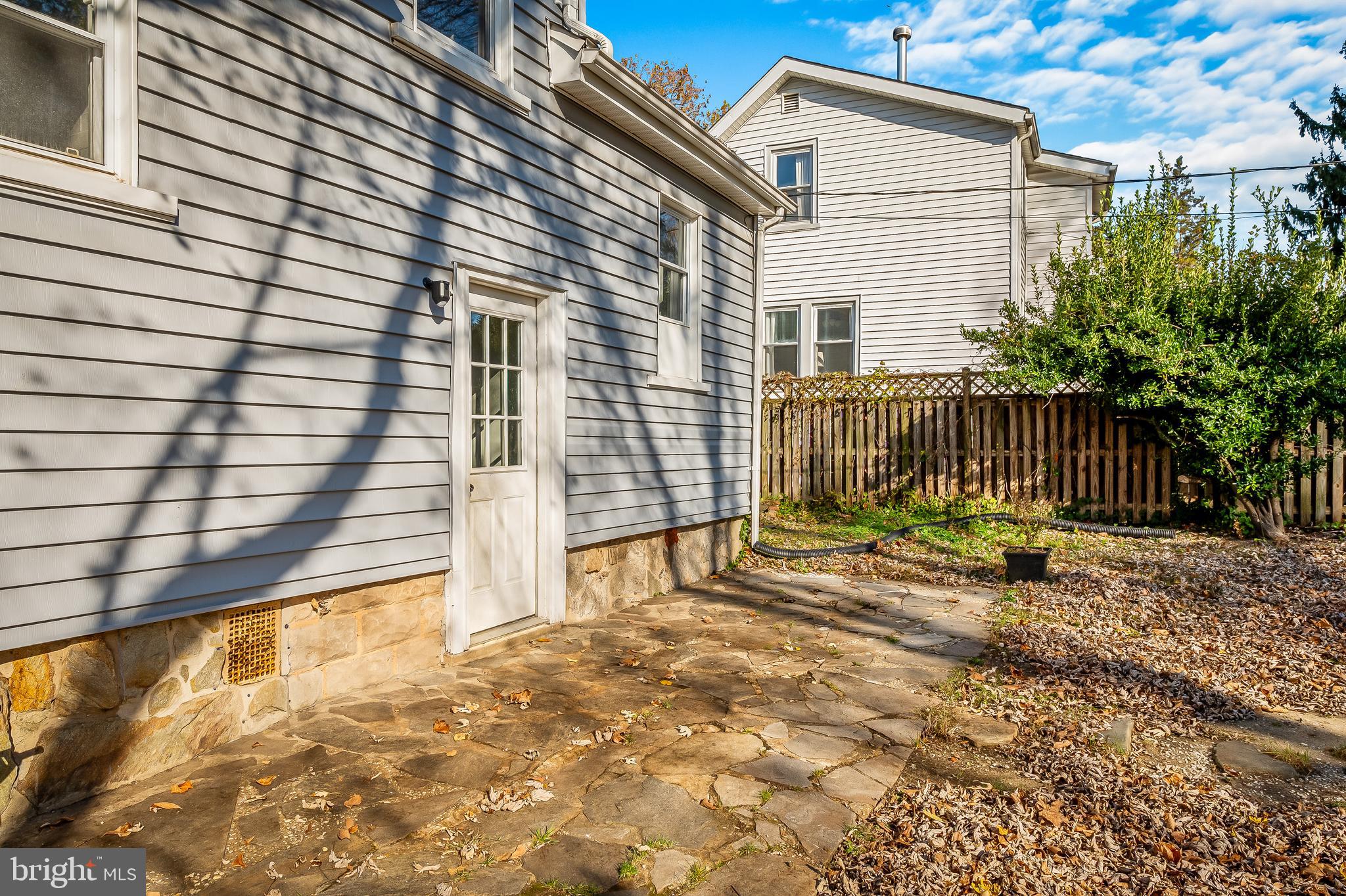 LAKE WALKER - Residential