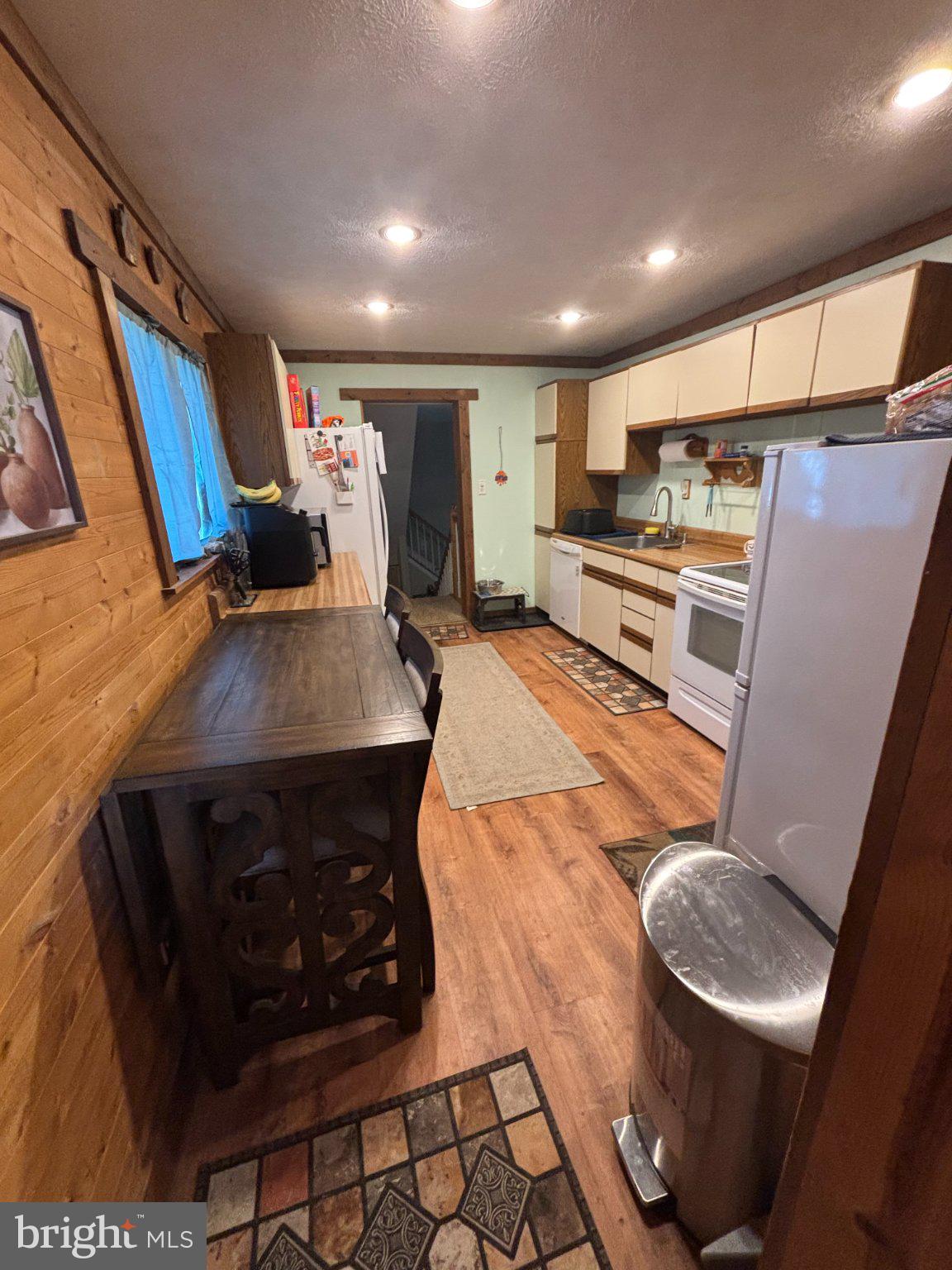 942 WOODLYNN ROAD