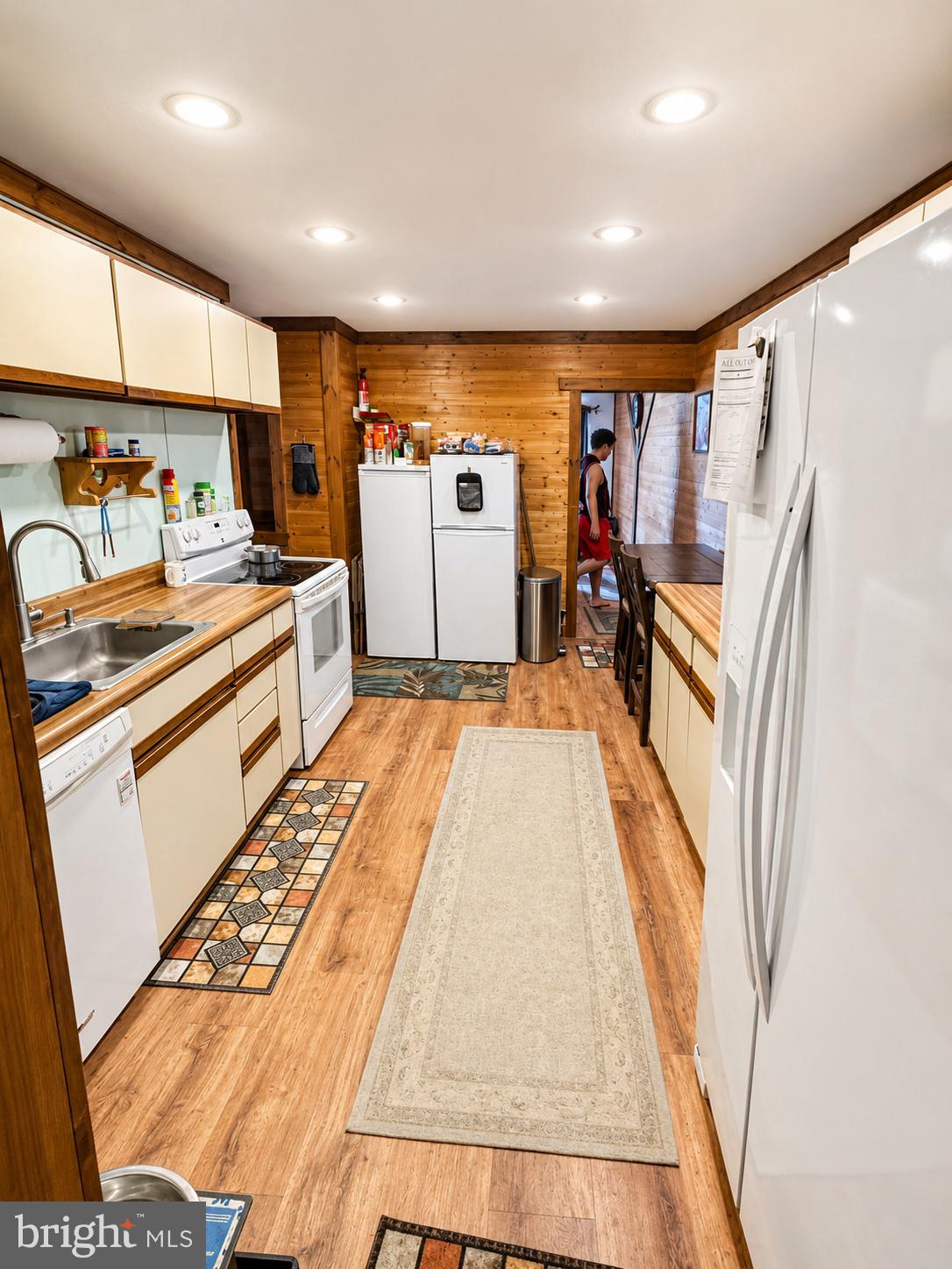 942 WOODLYNN ROAD