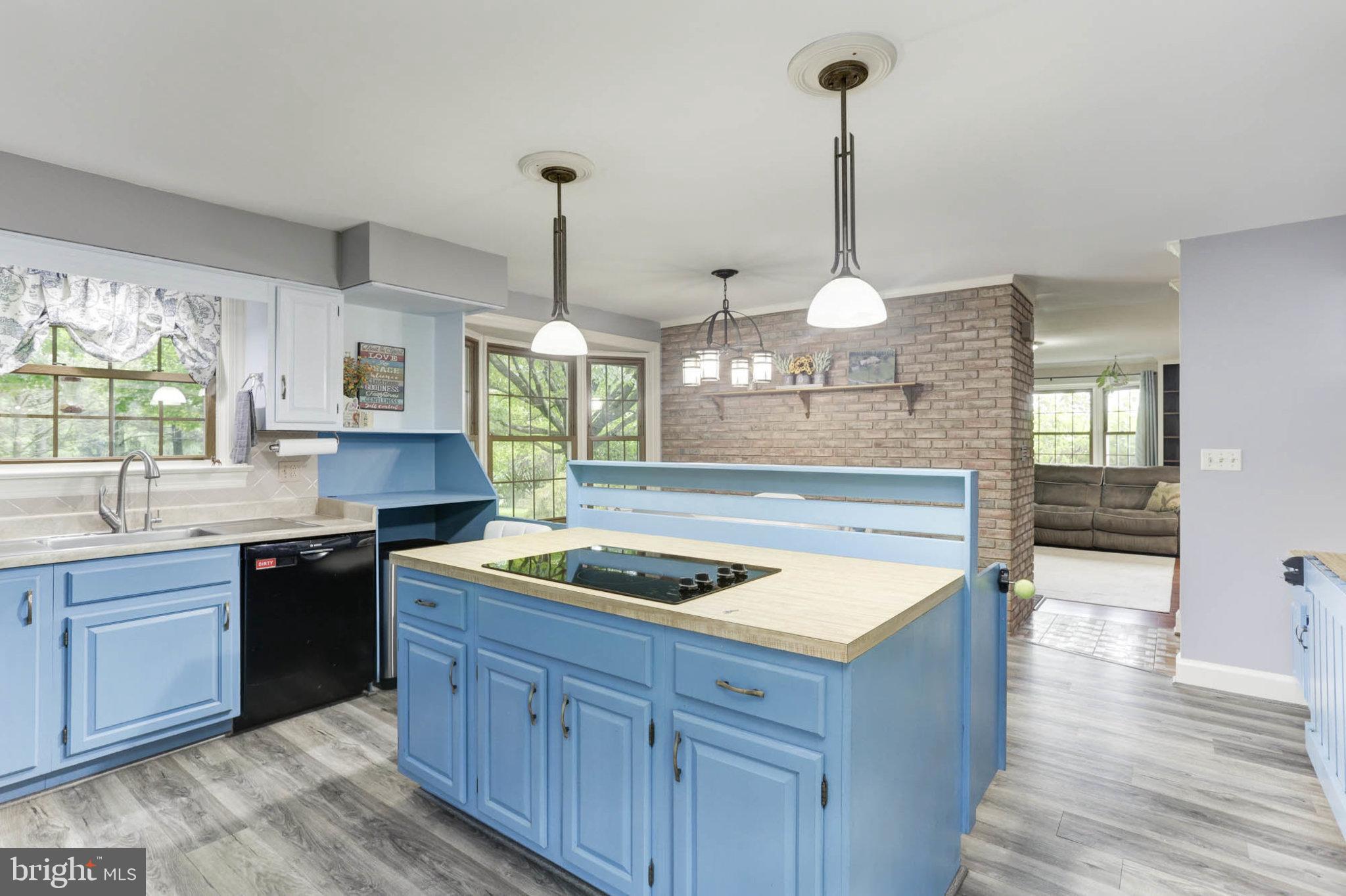 NOB HILL ESTATES - Residential