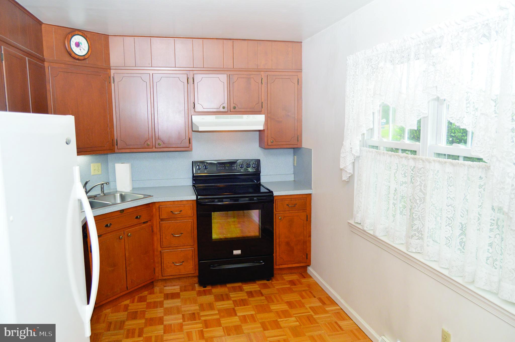 2004 HALE COURT