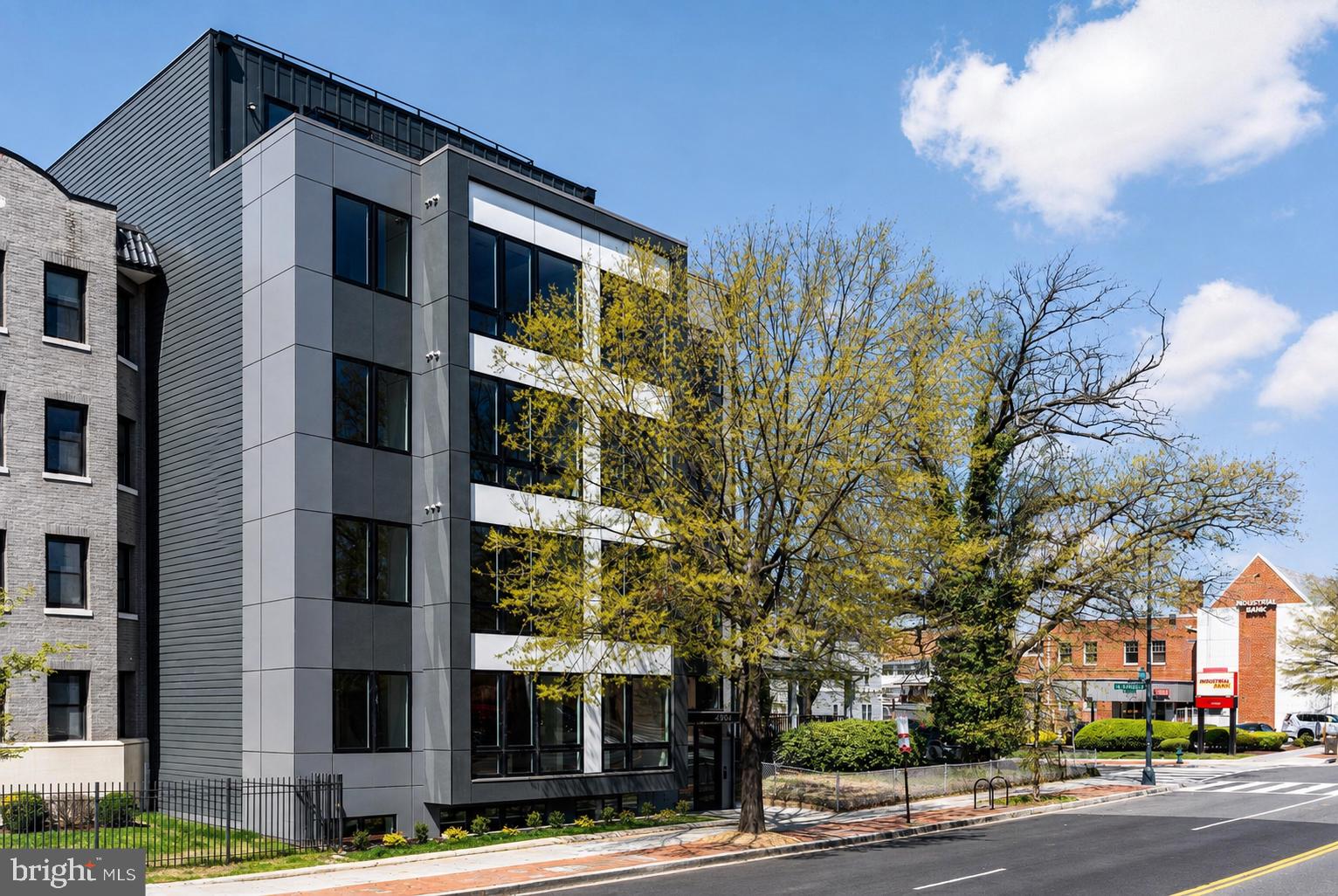 4804 GEORGIA AVENUE NW 002