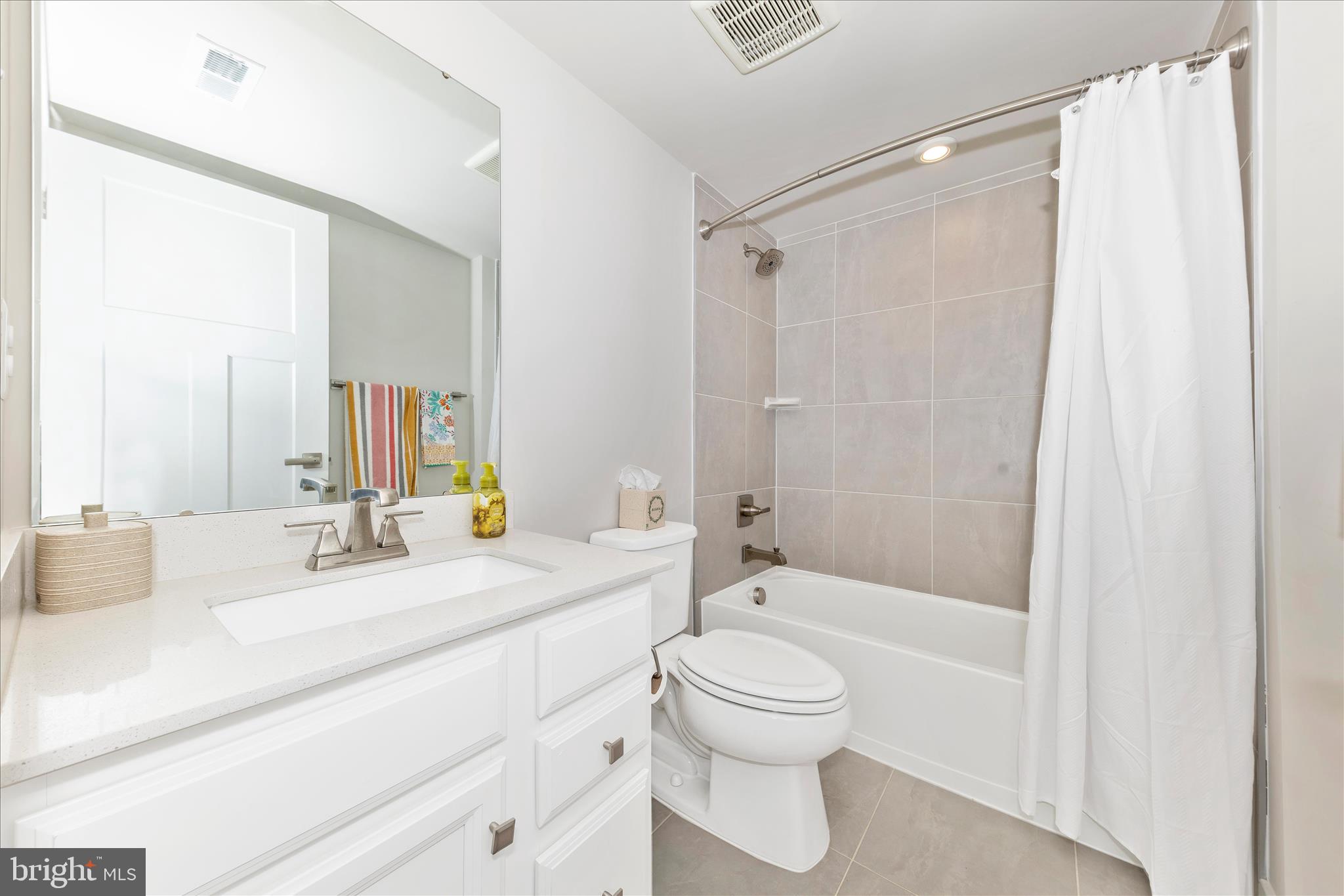 BELLE AIR TOWNHOMES - Residential