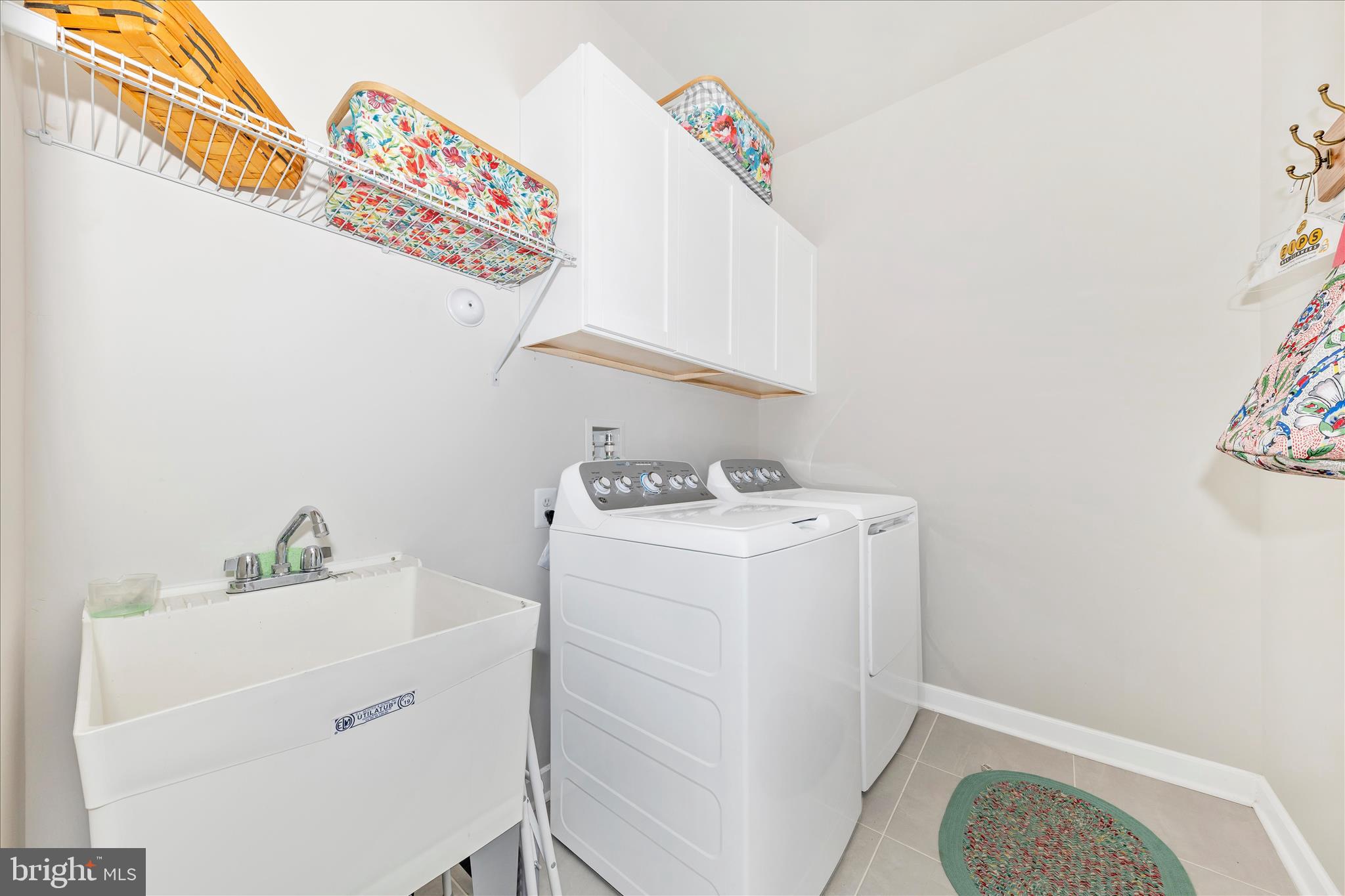 BELLE AIR TOWNHOMES - Residential