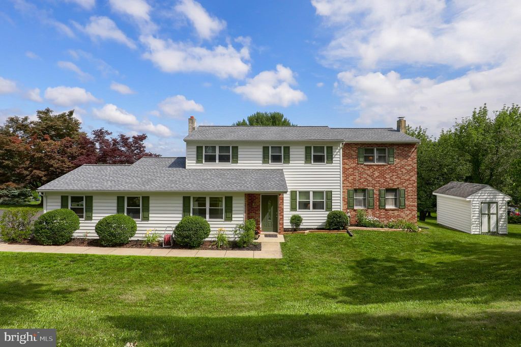 Photo of 743 FARMDALE RD, MOUNT JOY, PA 17552 (MLS # PALA2037794)