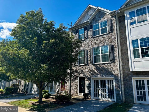 Photo of 1237 Stonehaven Way, YORK, PA 17403 (MLS # PAYK2111840)