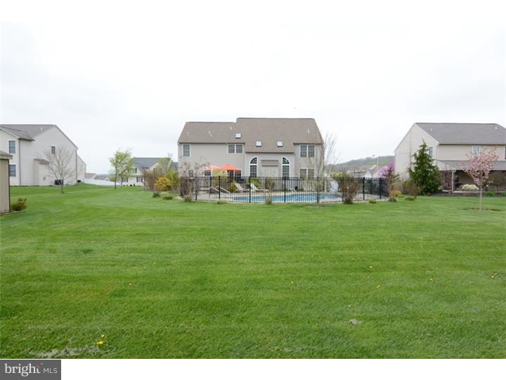 WOODS EDGE - Residential