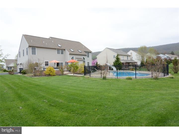 WOODS EDGE - Residential