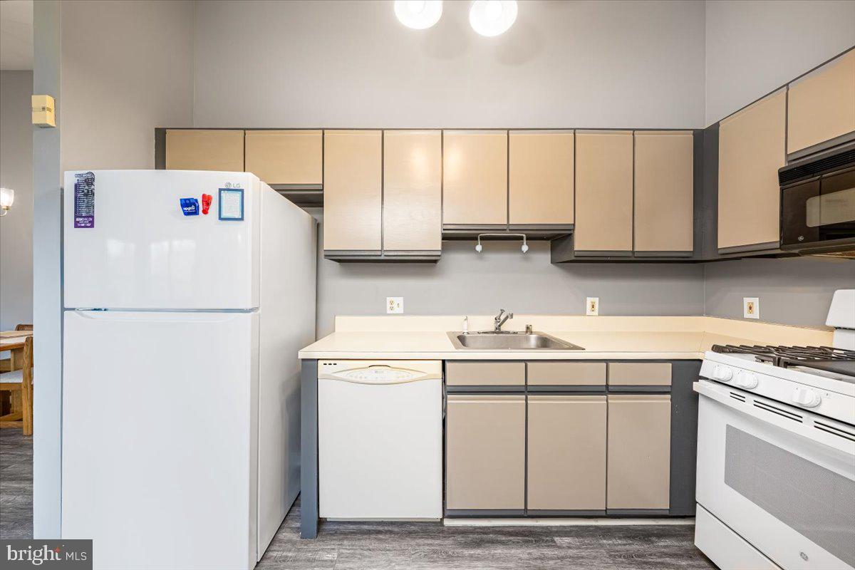 TAYLOR RIDGE CONDOMINIUMS - Residential