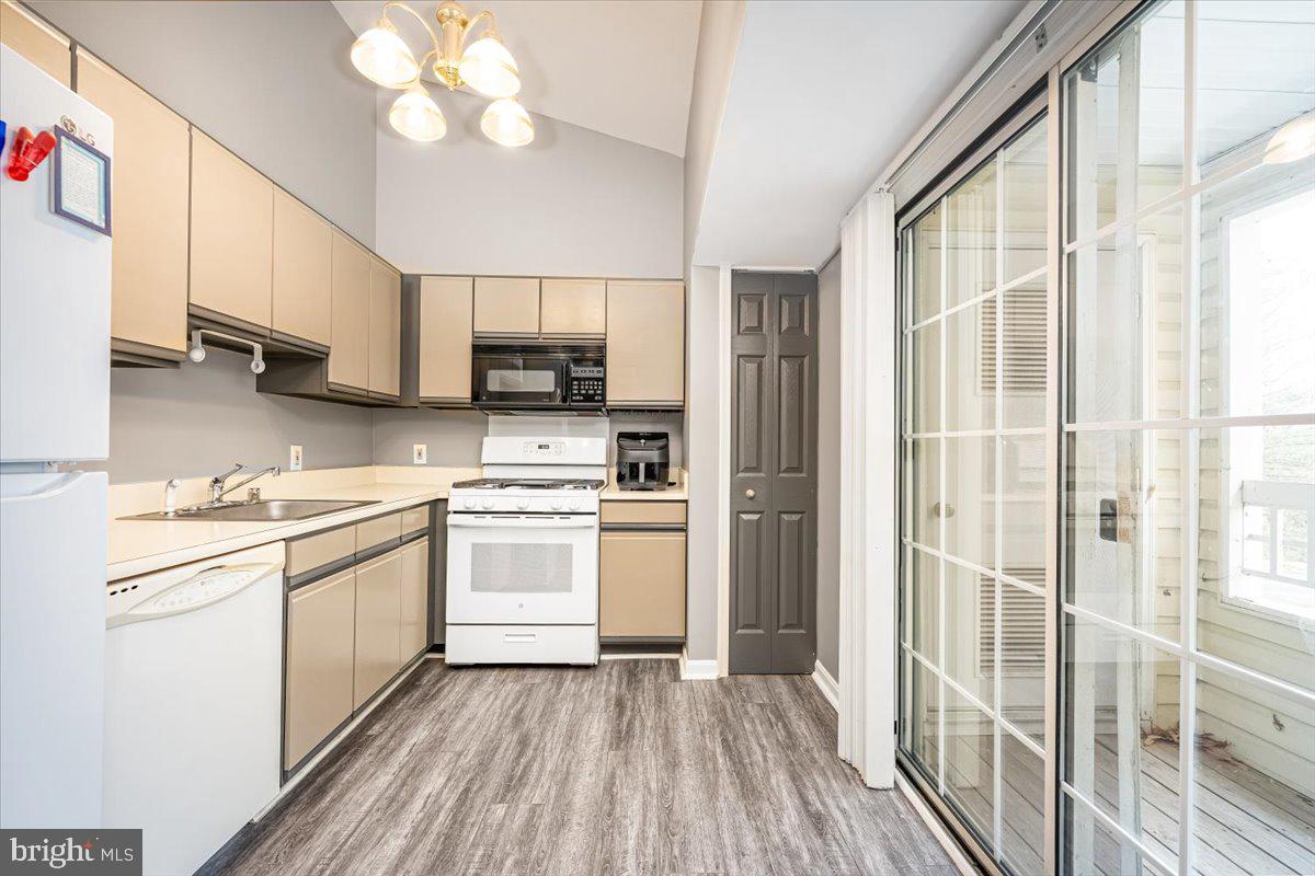 TAYLOR RIDGE CONDOMINIUMS - Residential