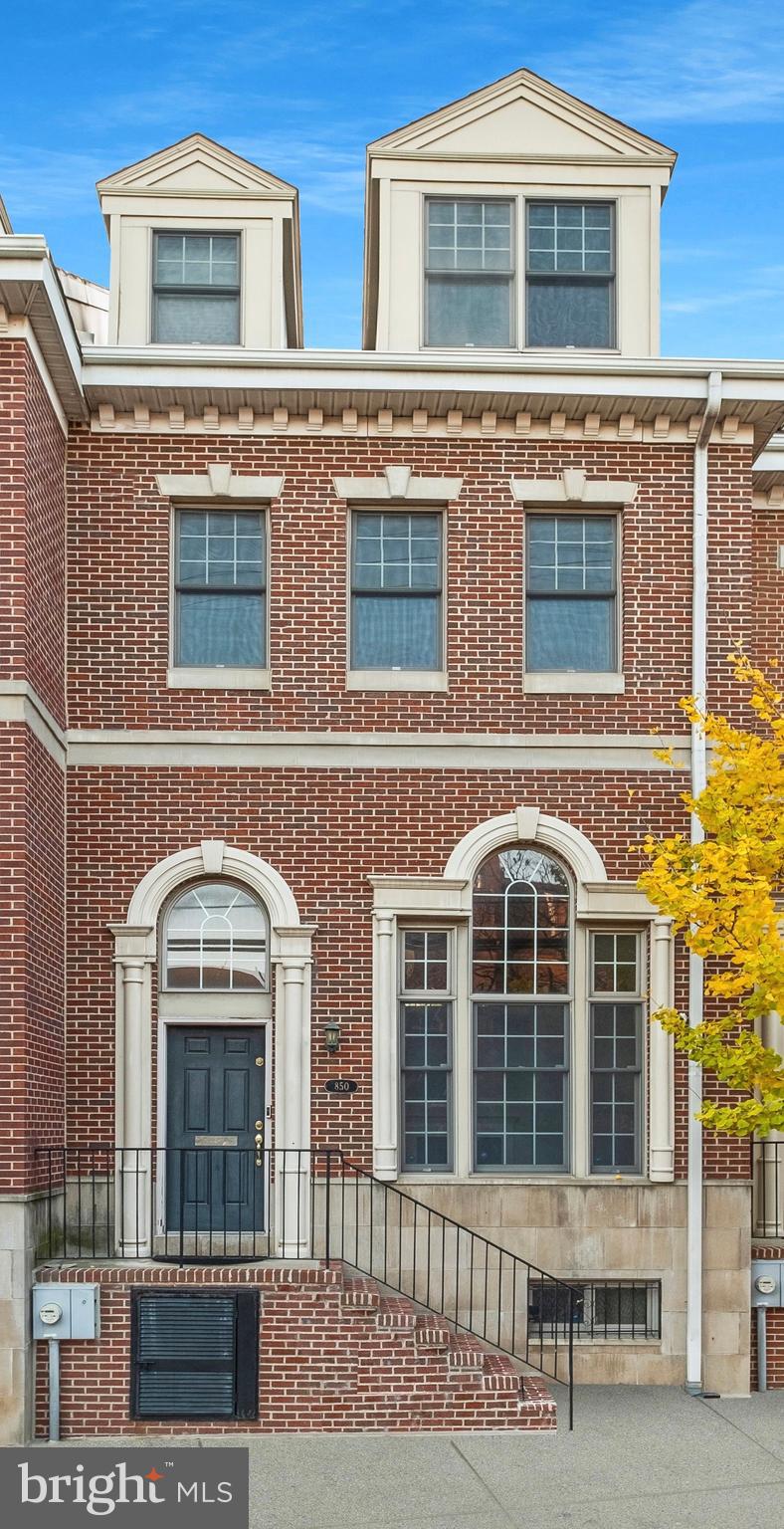 INDEPENDENCE COURT - Residential