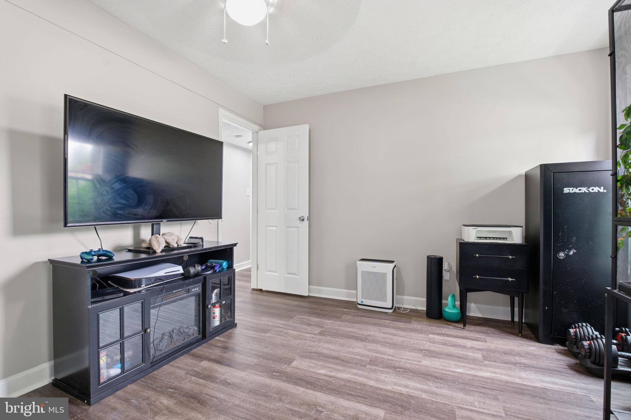 LAUREL VALLEY - Residential