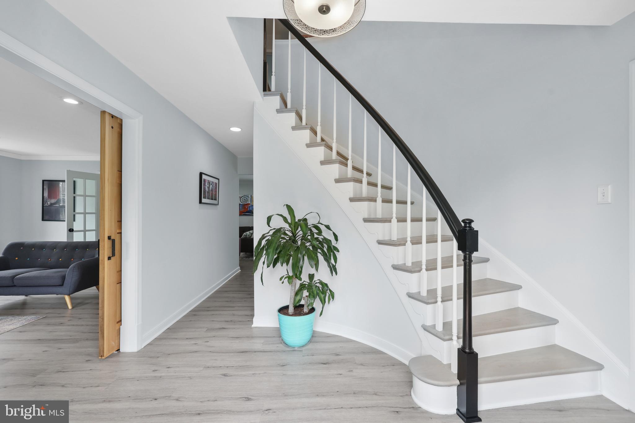 200 PARIS COURT SW