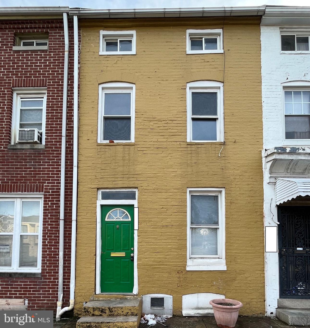 Rehab opportunity! As is sale. Cash or hard money financing only!