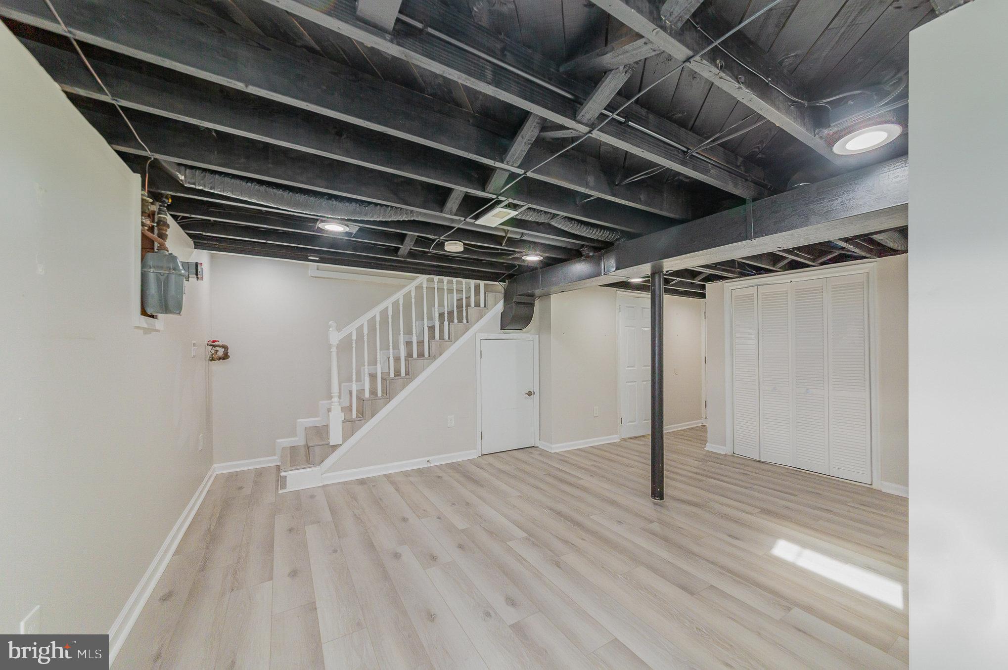 IDLEWOOD - Residential