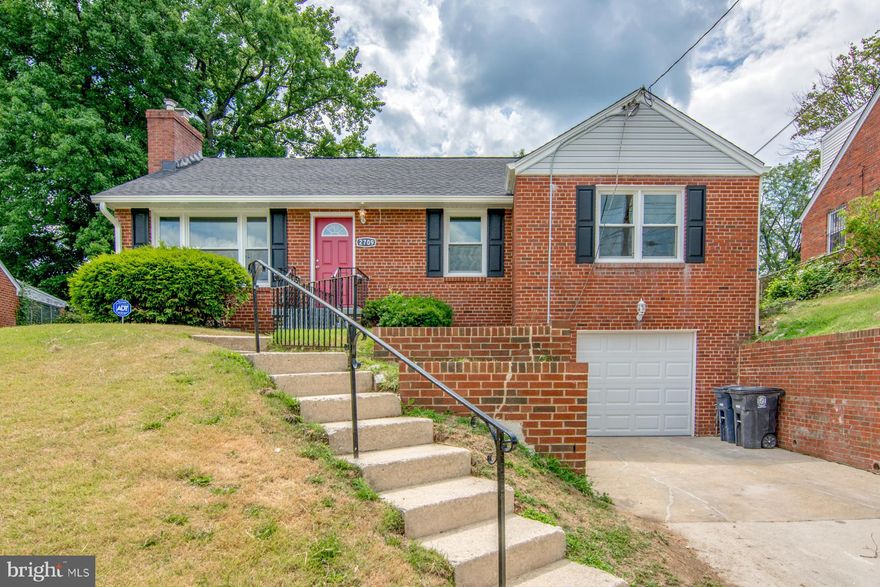 BEAUTIFUL REMODELED HOME. MASTER FINISHES ARE IN ABUNDANCE INSIDE THIS BEAUTY MAKING IT THE PERFECT FAMILY DWELLING. GRANITE COUNTERS,STAINLESS STEEL APPLIANCES & CERAMIC TILE ARE JUST A FEW OF THE QUALITY FINISHES IN THIS HOME. HARDWOOD FLOORS & BUMP OUT BACK SUN ROOM ADD TO THE LAVISH STYLE OF THIS SPLIT LEVEL. FULLY FINISHED LOWER LEVEL MAKING THIS OVER 2000 sq ft! JUST REDUCED PRICED TO SELL!!