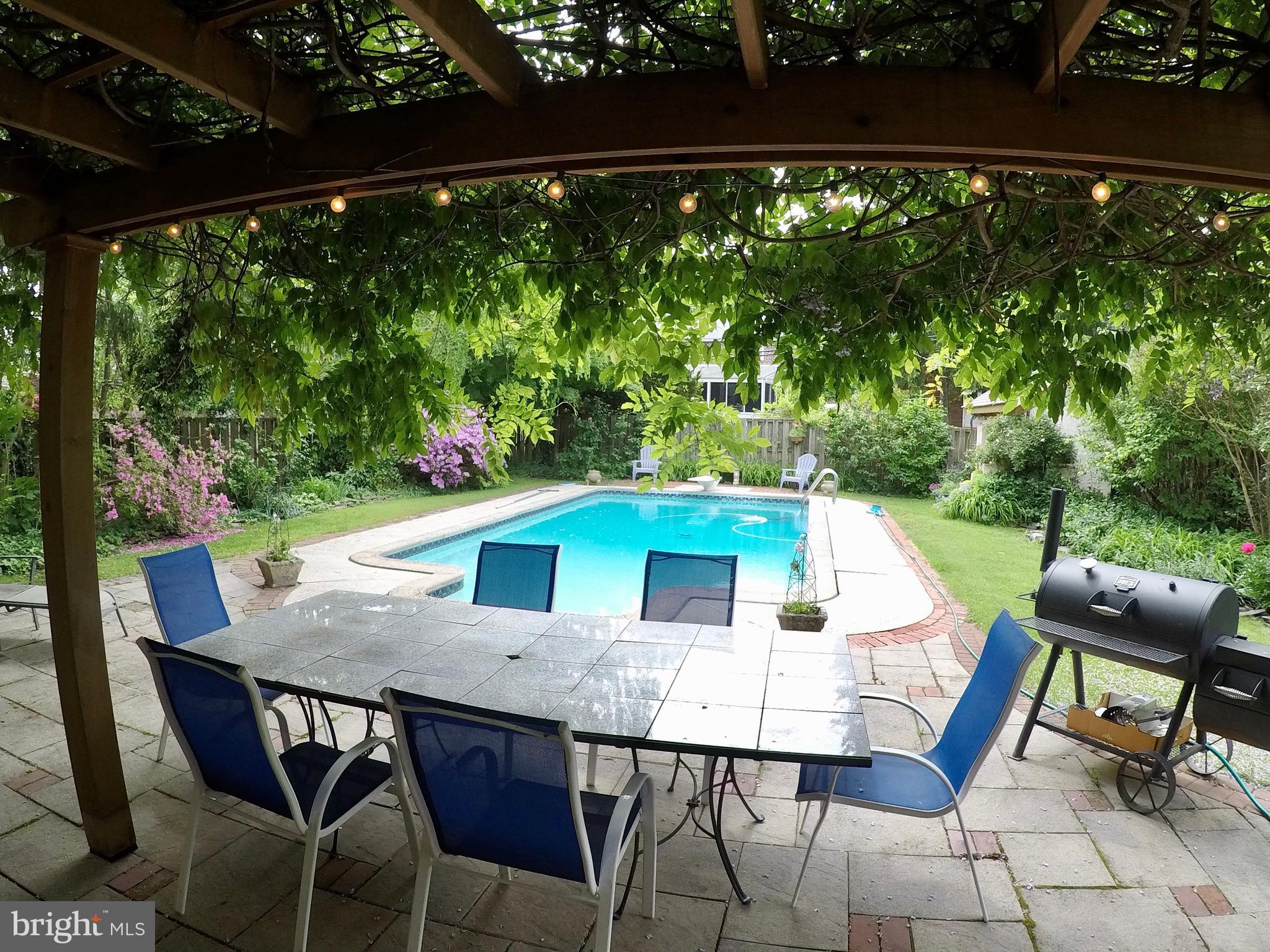 COLONIAL PARK - Residential