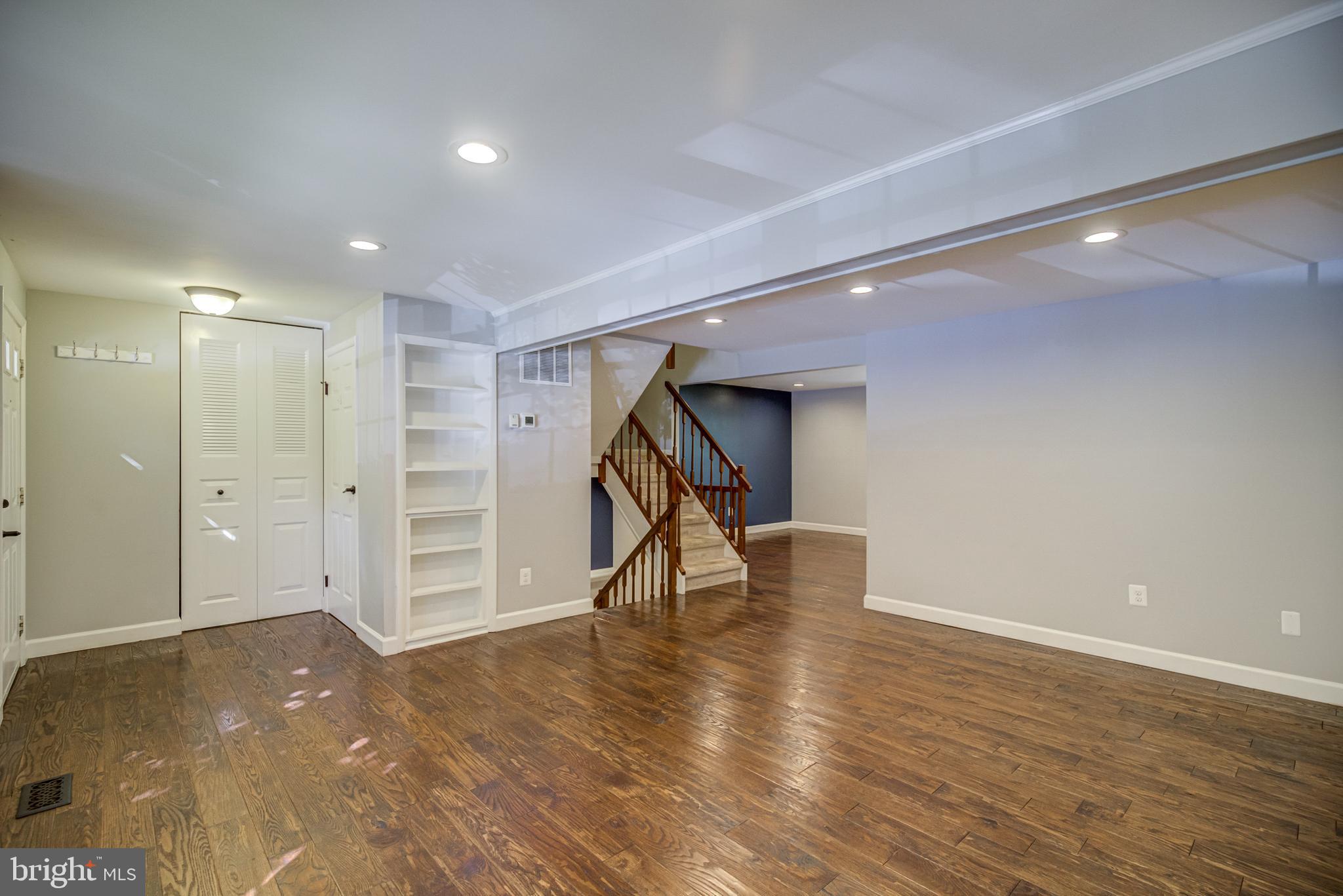 RESTON - Residential