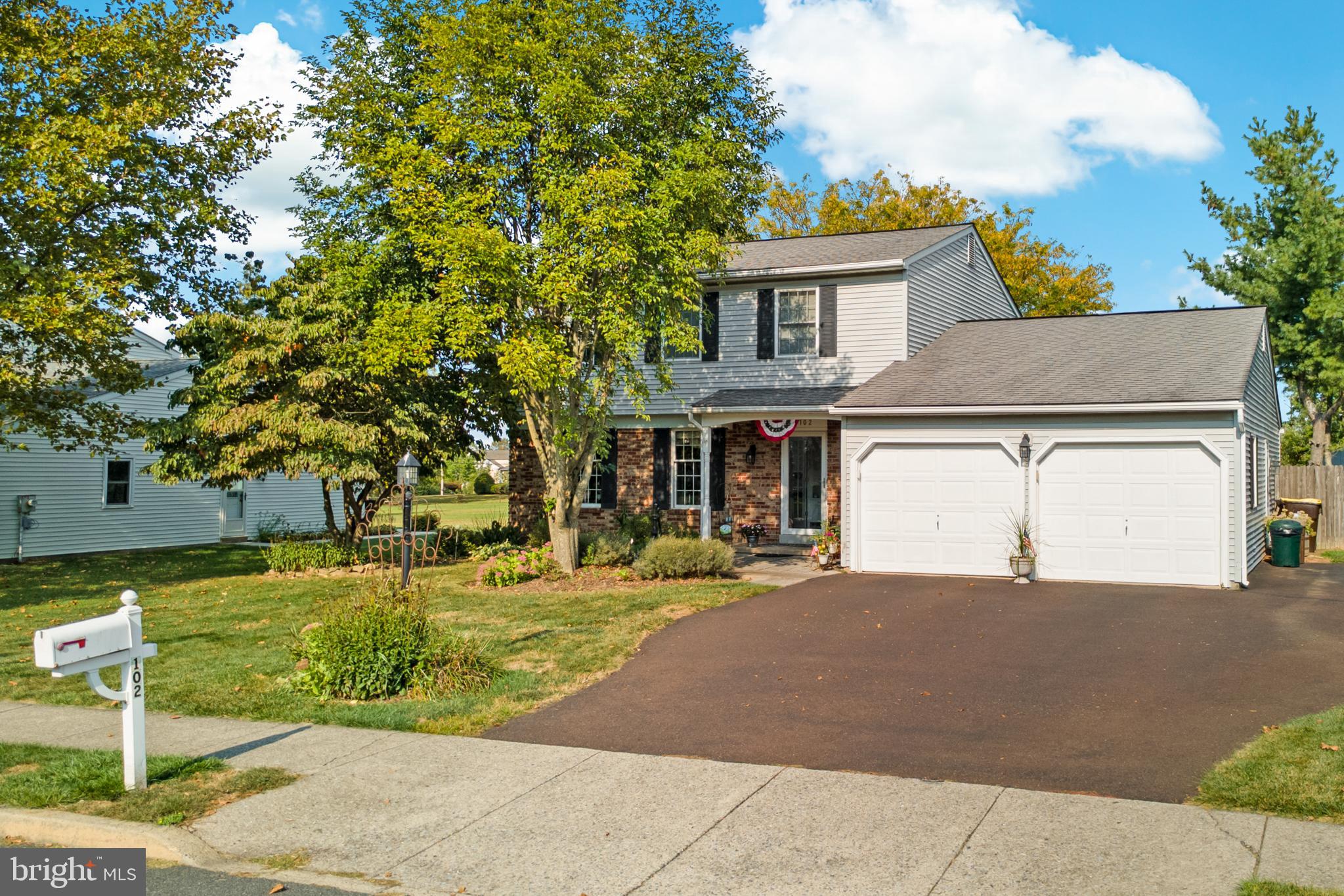 This detached home offers a serene retreat, private backyard and a welcoming neighborhood atmosphere. Step inside to discover a spacious layout that invites you to create cherished memories. Enter through the front door to an entry way that leads you through the open concept kitchen with a dining room off the side.The heart of the home features a cozy wood-burning fireplace that opens up to a breakfast area/open kitchen concept. Off the kitchen you will enjoy a deck that has a retractable awning and a side privacy screen. Imagine sipping your morning coffee on a sun-drenched patio, surrounded by the tranquility of nature. Also downstairs is your powder room & laundry room with a side entrance. The full basement, complete with a workshop, provides ample space for hobbies, storage, or even the potential for a personalized entertainment area. Upstairs is the main bathroom with en suite bathroom, 2 bedrooms and an additional full bath. The architectural charm of this residence is complemented by its classic frame construction, ensuring durability and a lasting appeal. The outdoor space provides endless possibilities for gardening, outdoor dining, or simply basking in the beauty of your surroundings. Located in a community that values privacy and exclusivity, this home is just a stone's throw away from local amenities, ensuring convenience without sacrificing the peaceful ambiance. Enjoy leisurely strolls through the neighborhood or take advantage of nearby parks and recreational areas, perfect for an active family lifestyle. This property is more than just a house; it's an opportunity to embrace a lifestyle of comfort. Whether you're looking to entertain, relax, or simply enjoy the beauty of your surroundings, this home in Sterling Knoll is ready to welcome you into a world of true community living. The absence of an association fee allows for greater flexibility in how you choose to enhance your living experience. Don't miss your chance to make this enchanting residence your own.