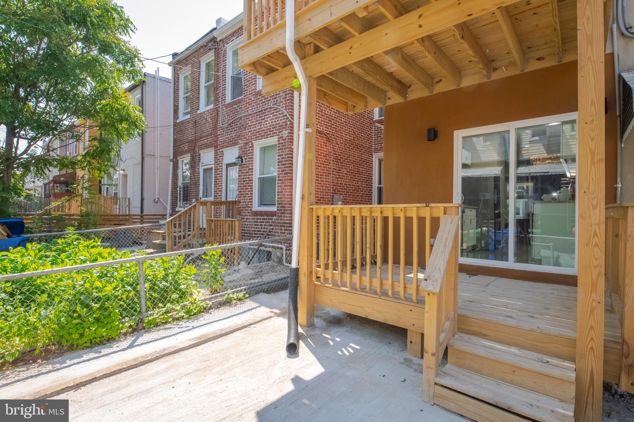 BROADWAY EAST - Residential