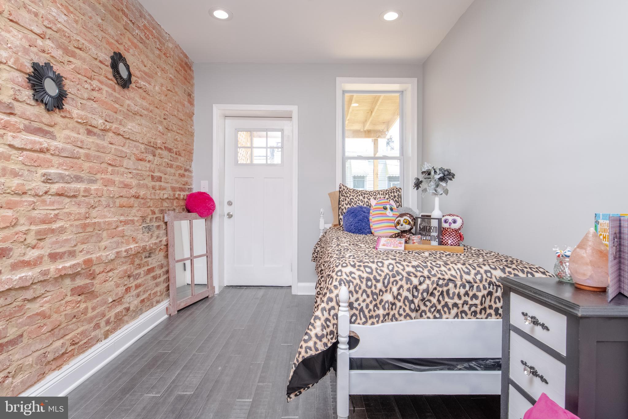 BROADWAY EAST - Residential