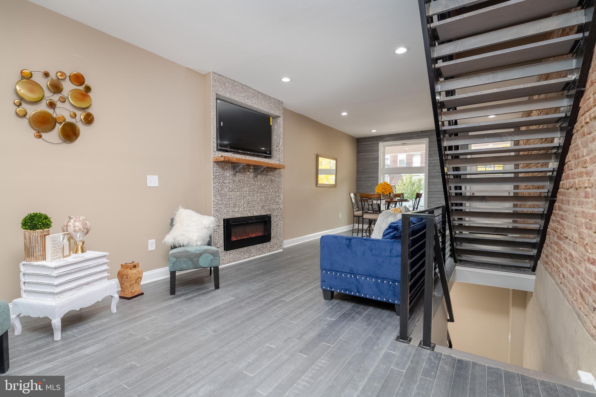 BROADWAY EAST - Residential