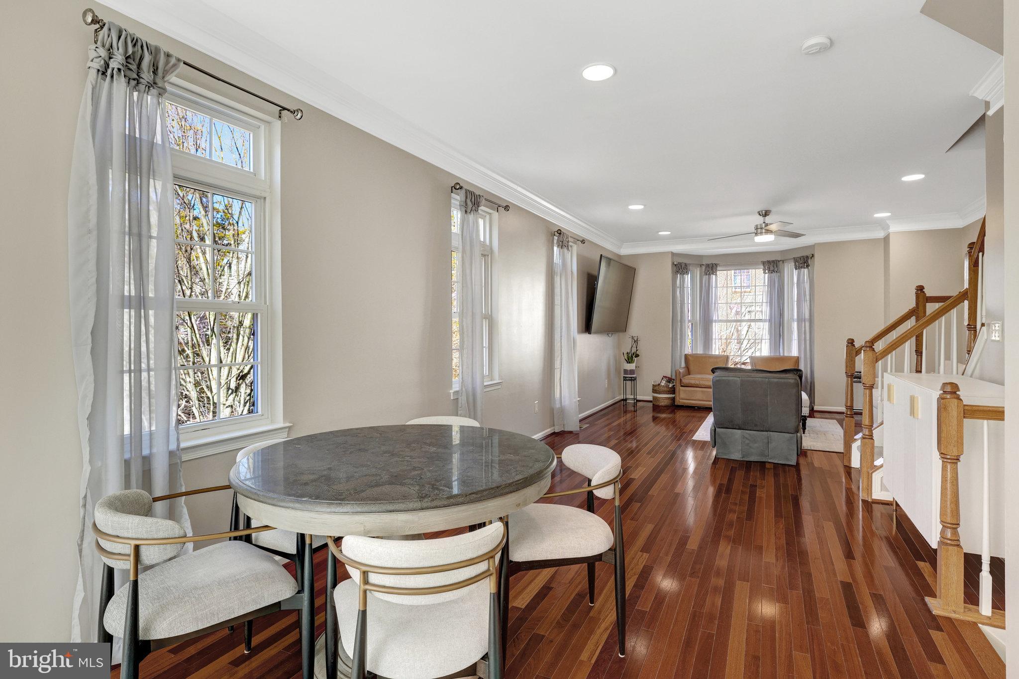 SOUTH RIDING - Residential