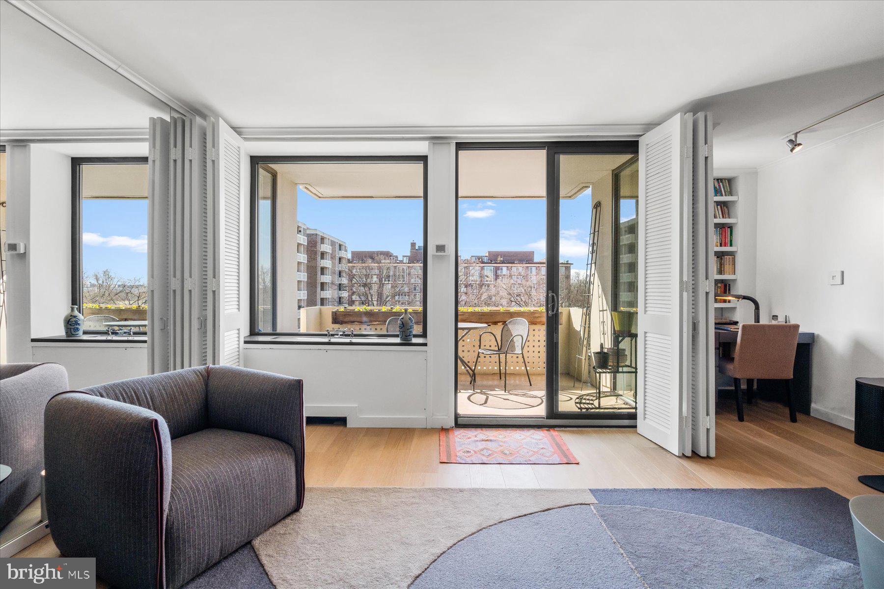 490 M STREET SW W-501