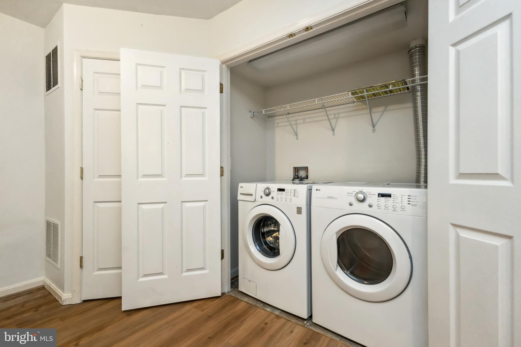 RIVER OAKS - Residential Lease