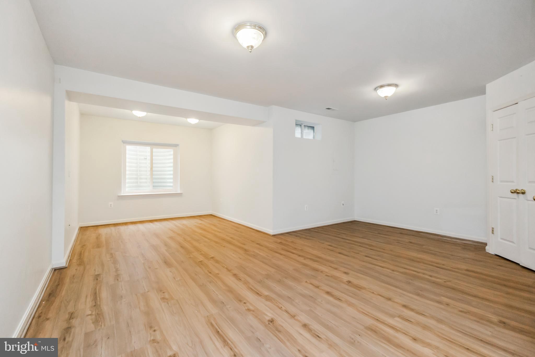 RIVER OAKS - Residential Lease