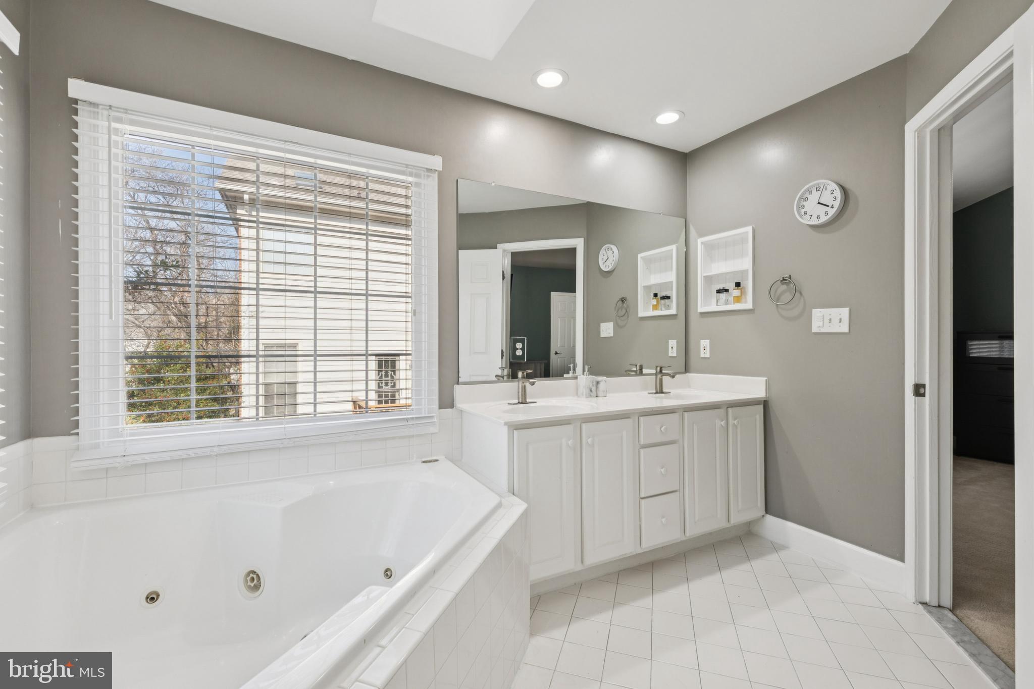 STONEGATE - Residential