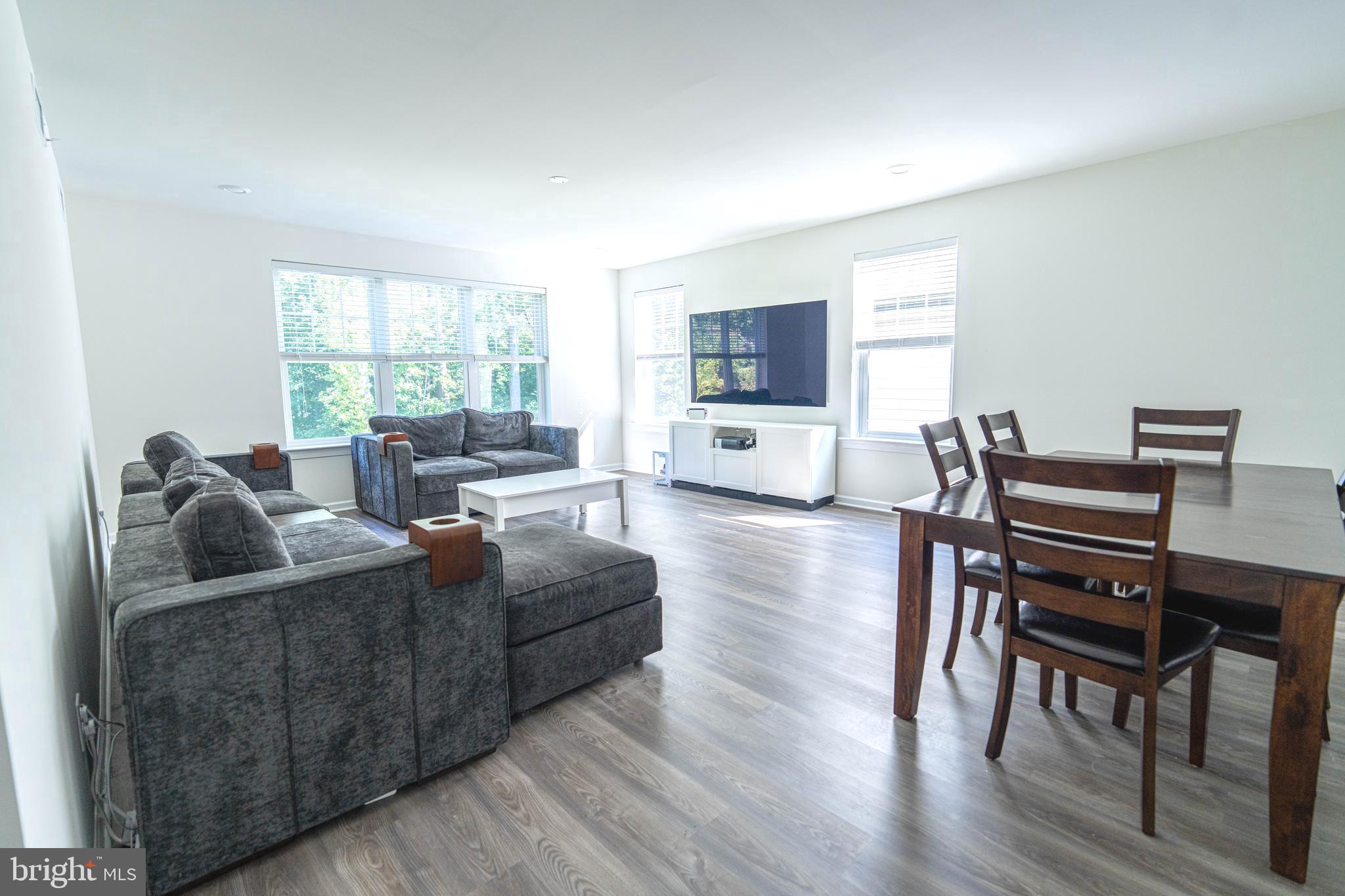 MEDIA WALK - Residential