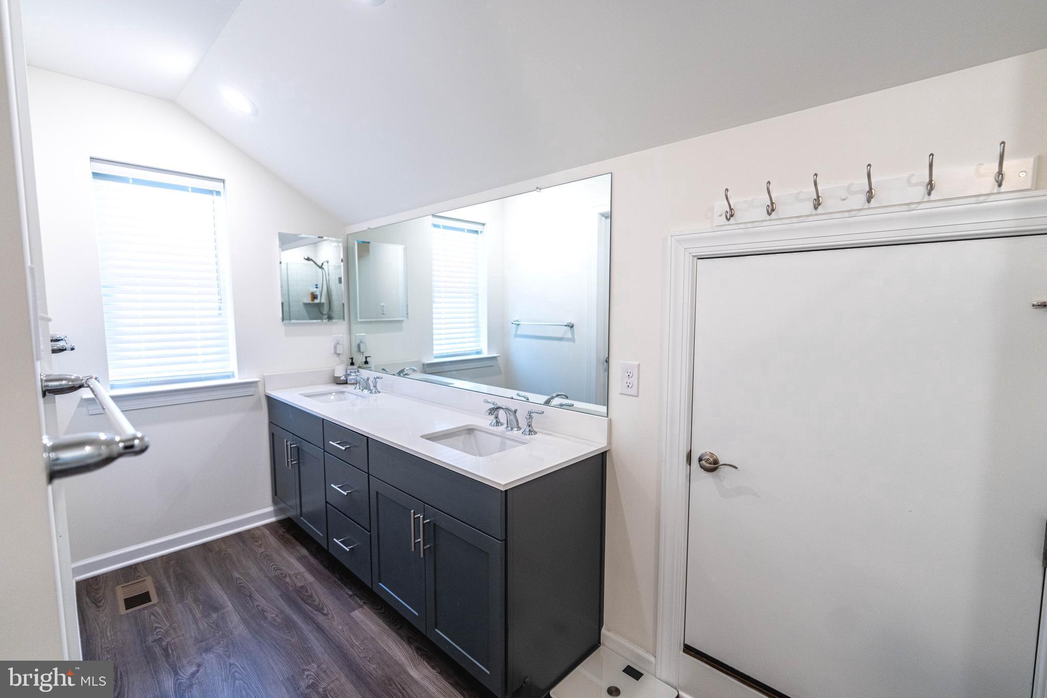 MEDIA WALK - Residential