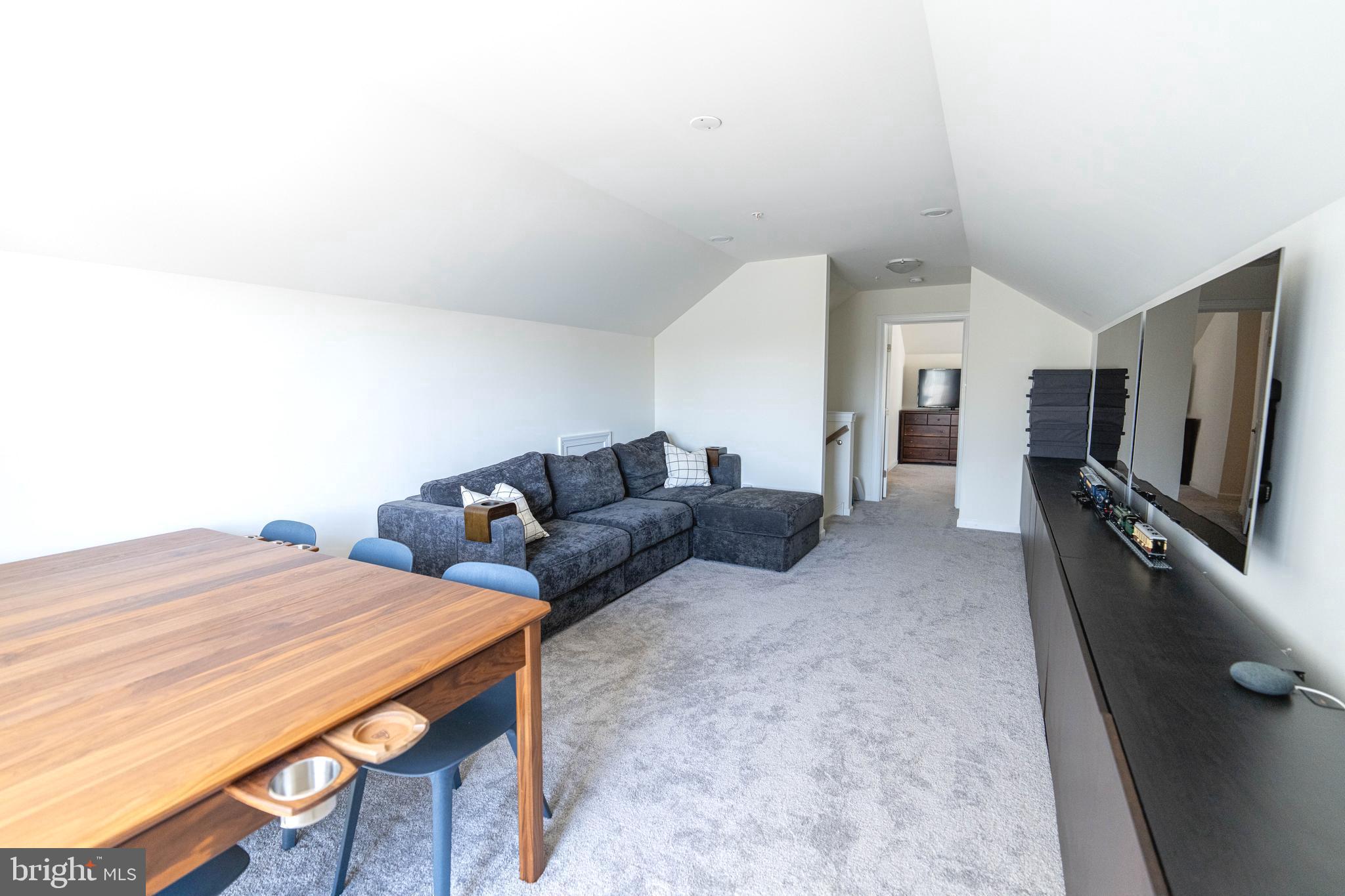 MEDIA WALK - Residential