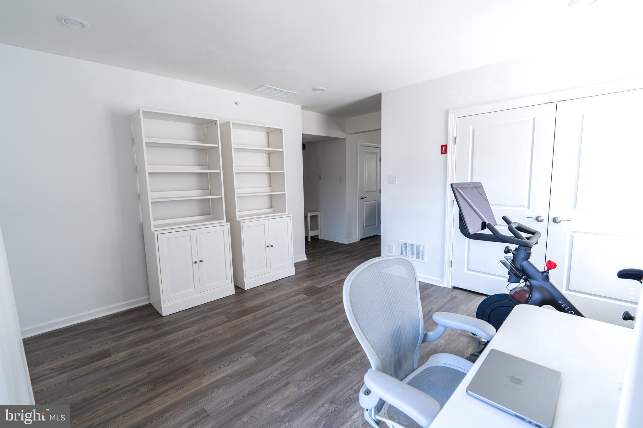 MEDIA WALK - Residential