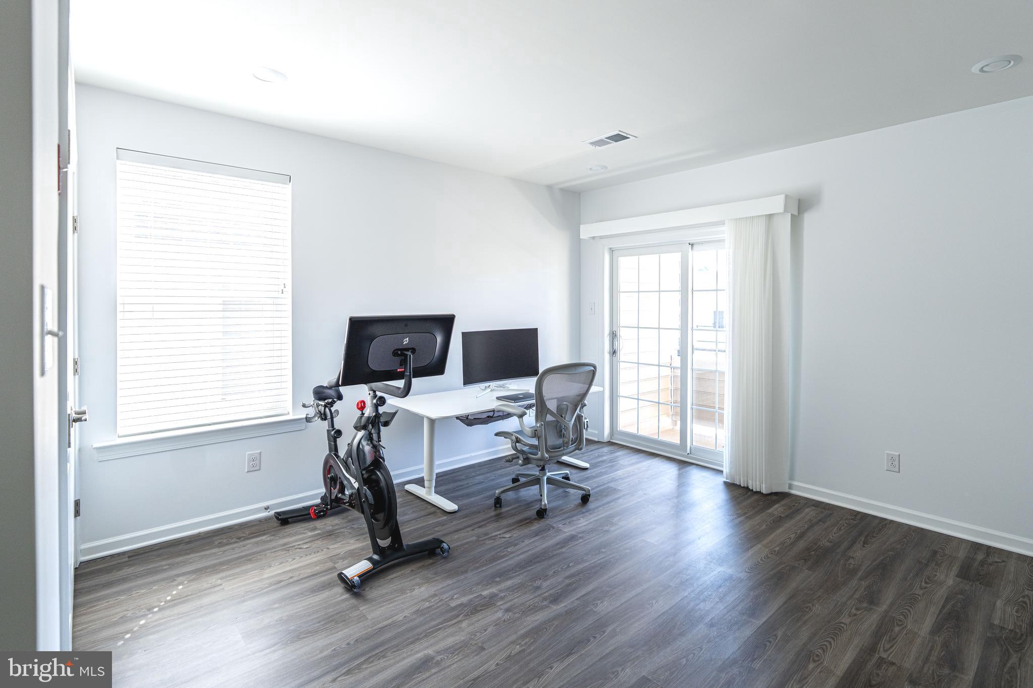 MEDIA WALK - Residential